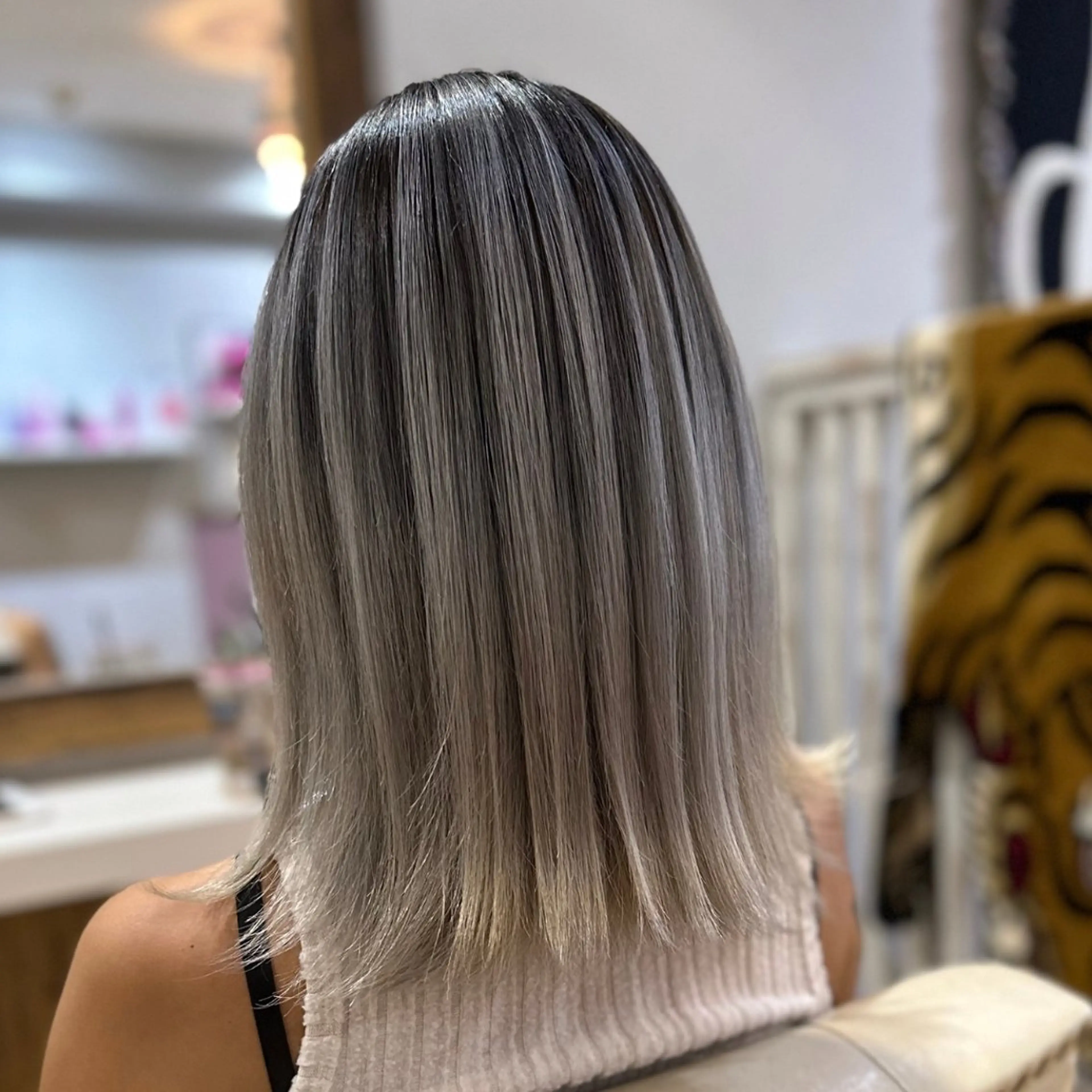 セミロング ハイライト レイヤーカット 村松圭介 立川駅徒歩3分のヘアスタイル
