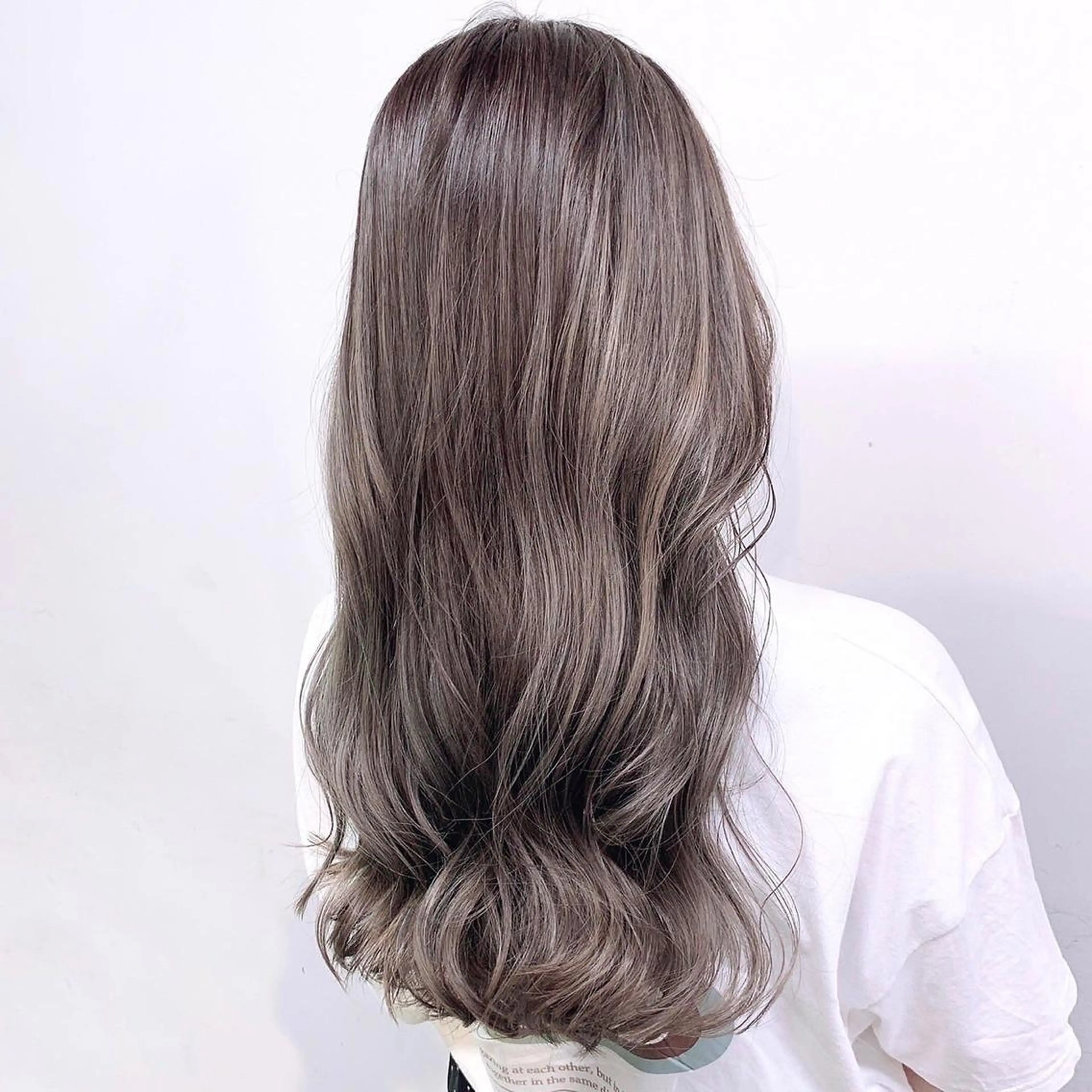 ロング カラー 🪄池袋ハイトーン 🪄ブリーチカラーのヘアスタイル