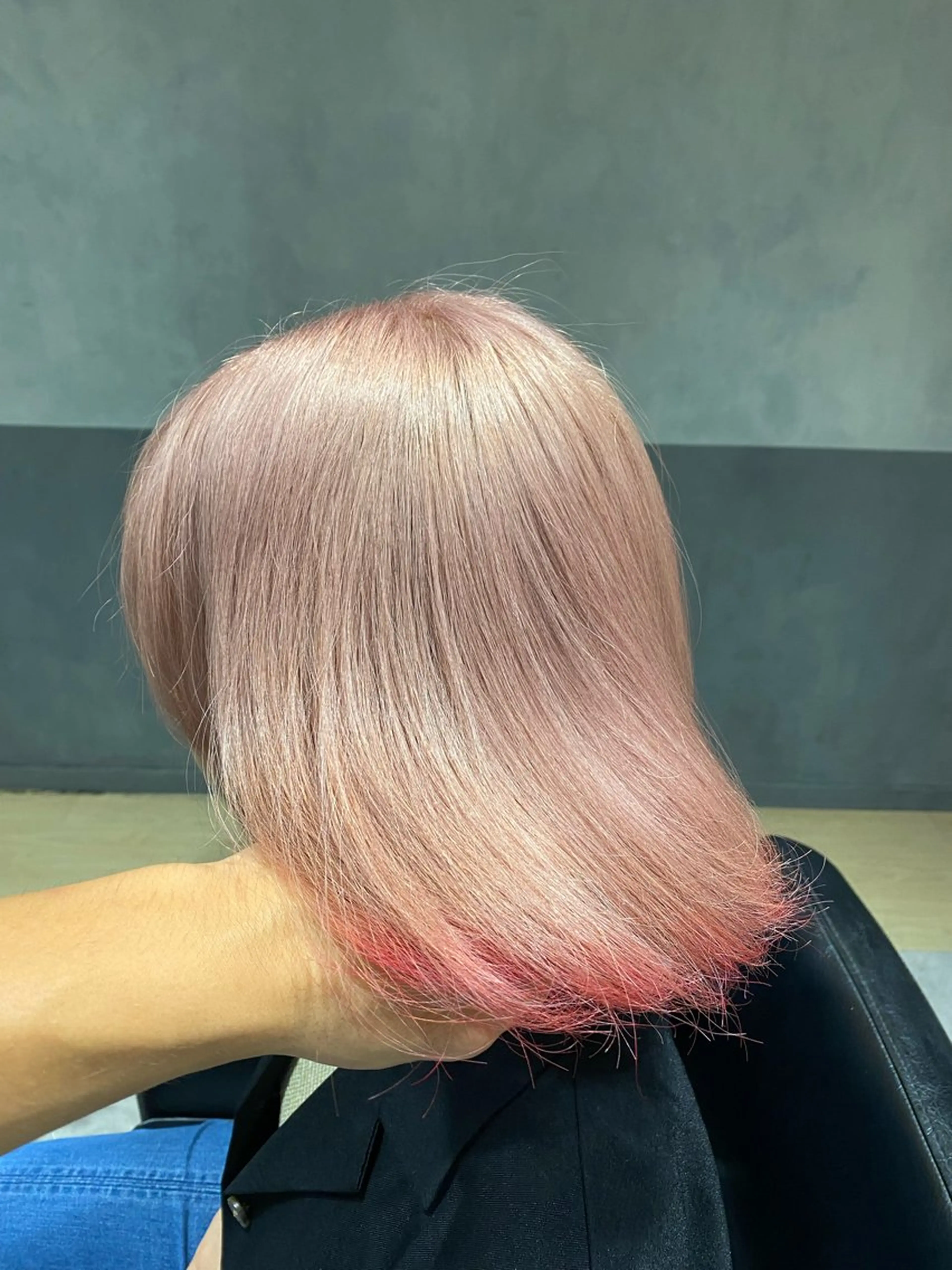 ミディアム ヘアカラー ハイトーンエフェクト ブリーチいち丸のヘアスタイル
