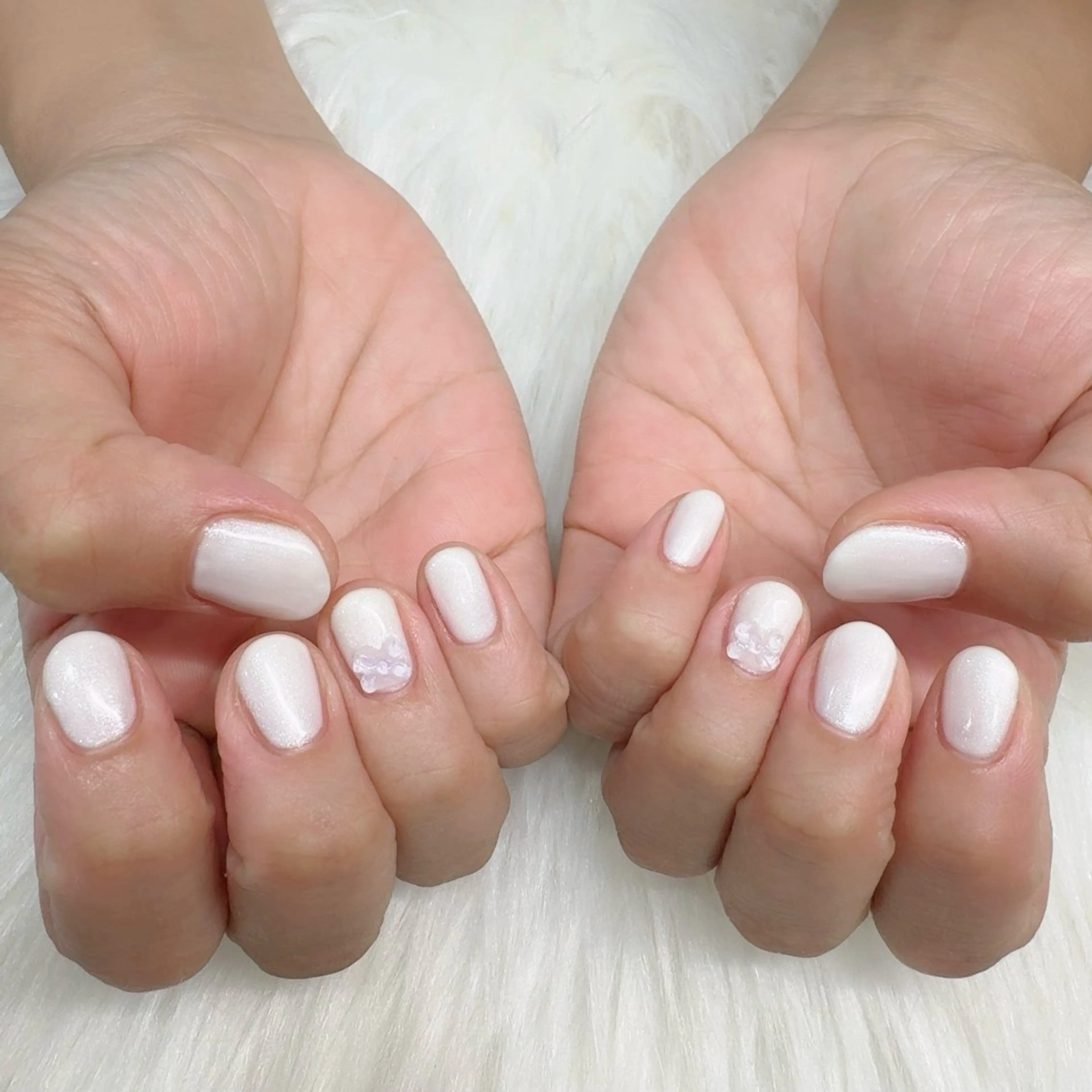 ネイル リボン ホワイト ハンドネイル 小野澤 紗智のネイルデザイン