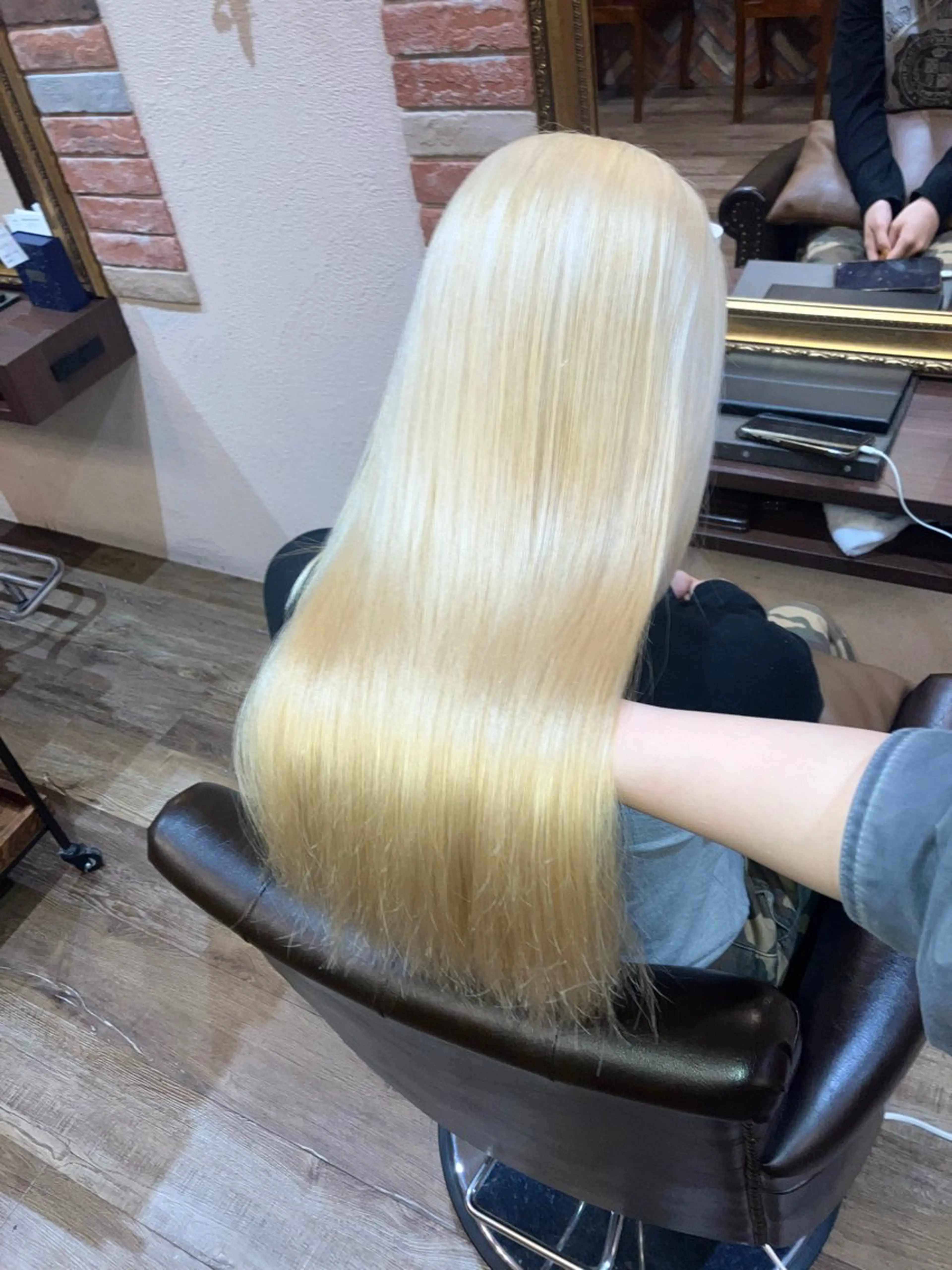 ロング カラー ブリーチ ロング ヘアカラー ツボイ マホのヘアスタイル