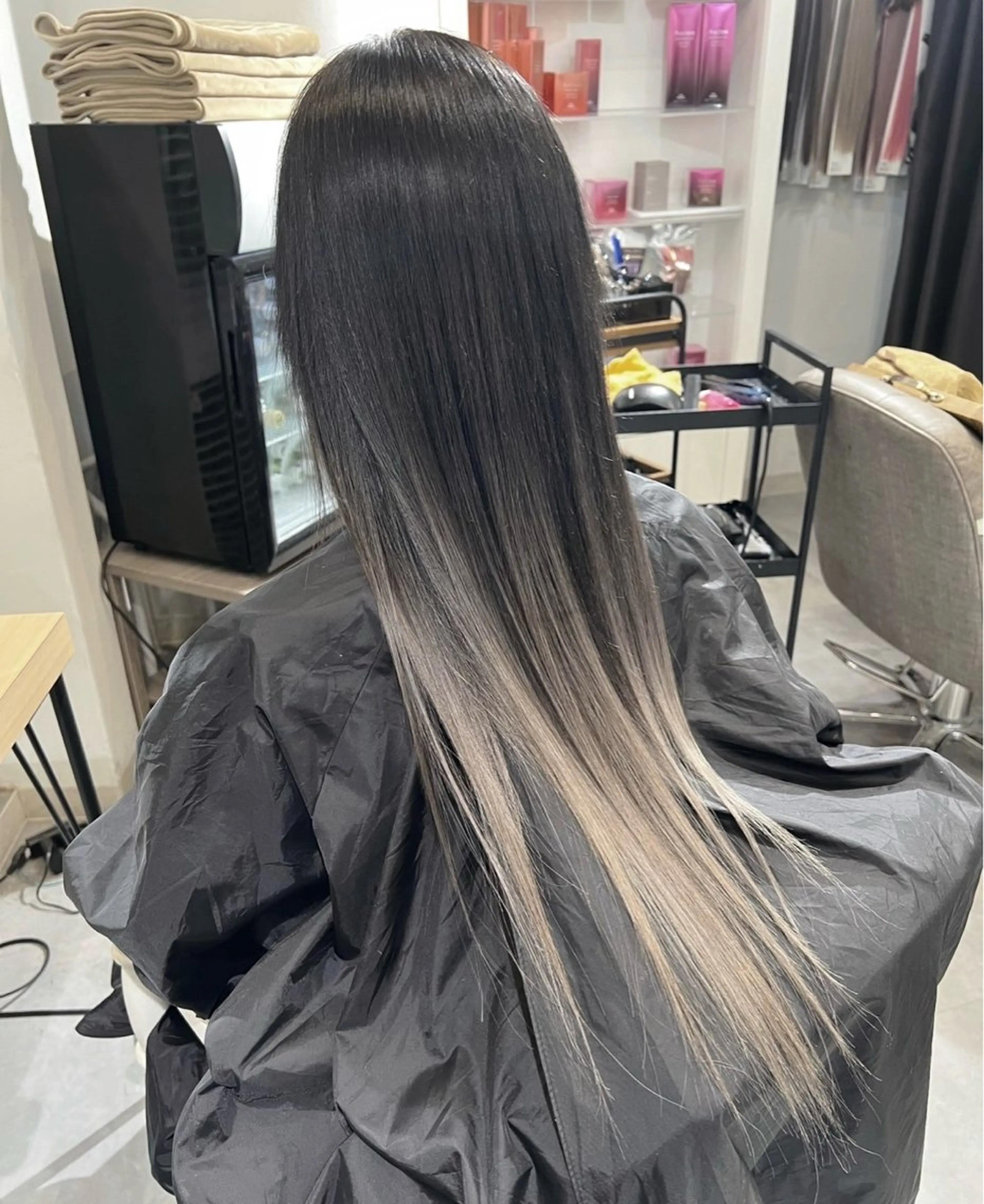 ロング カラー バレイヤージュ グレージュ レイヤーカット ヘアカラー トリートメント 指名数No.1 /NAOYAのヘアスタイル