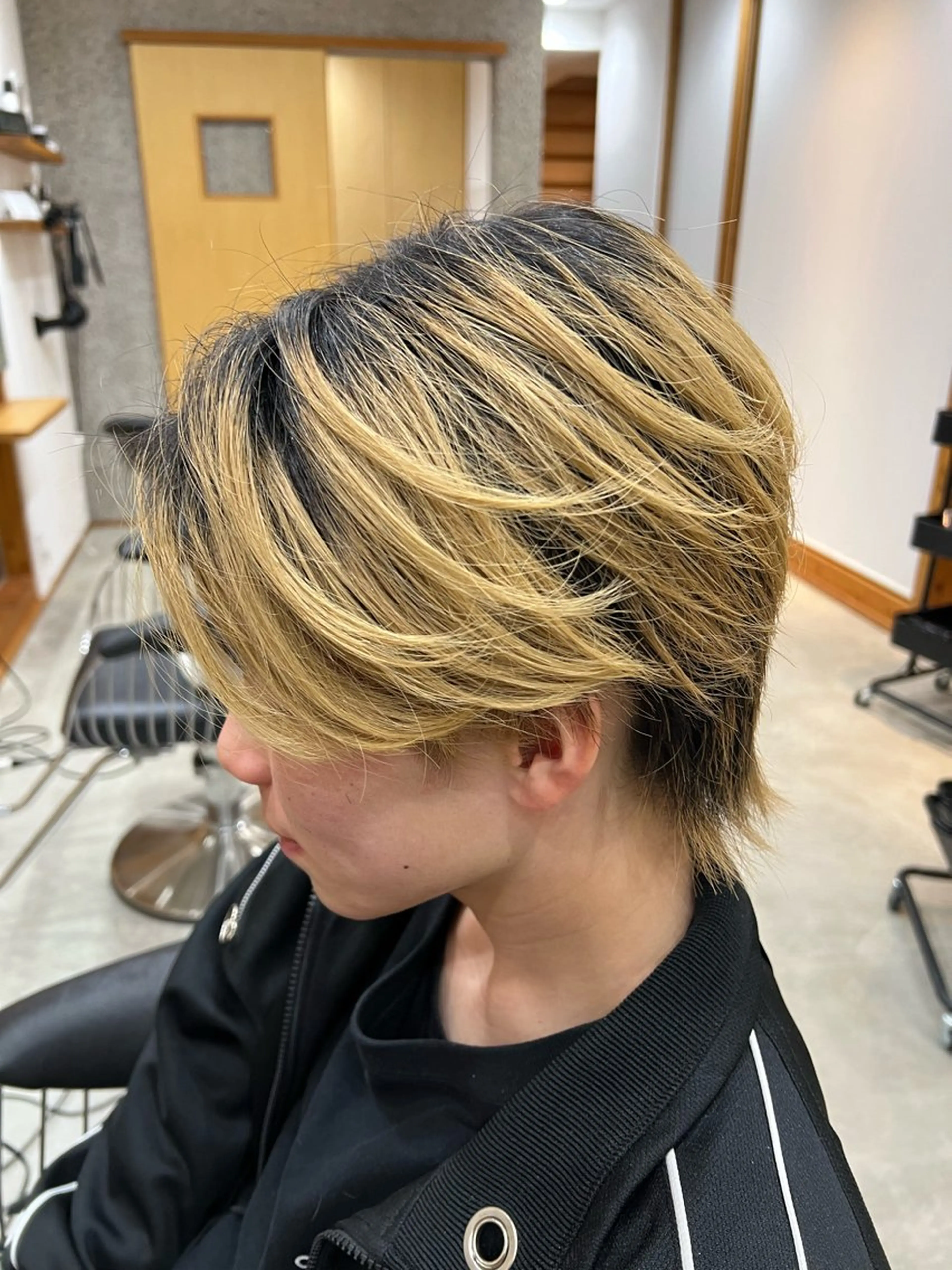 カラー メンズ メンズウルフカット ウルフカット 解良 優斗のヘアスタイル
