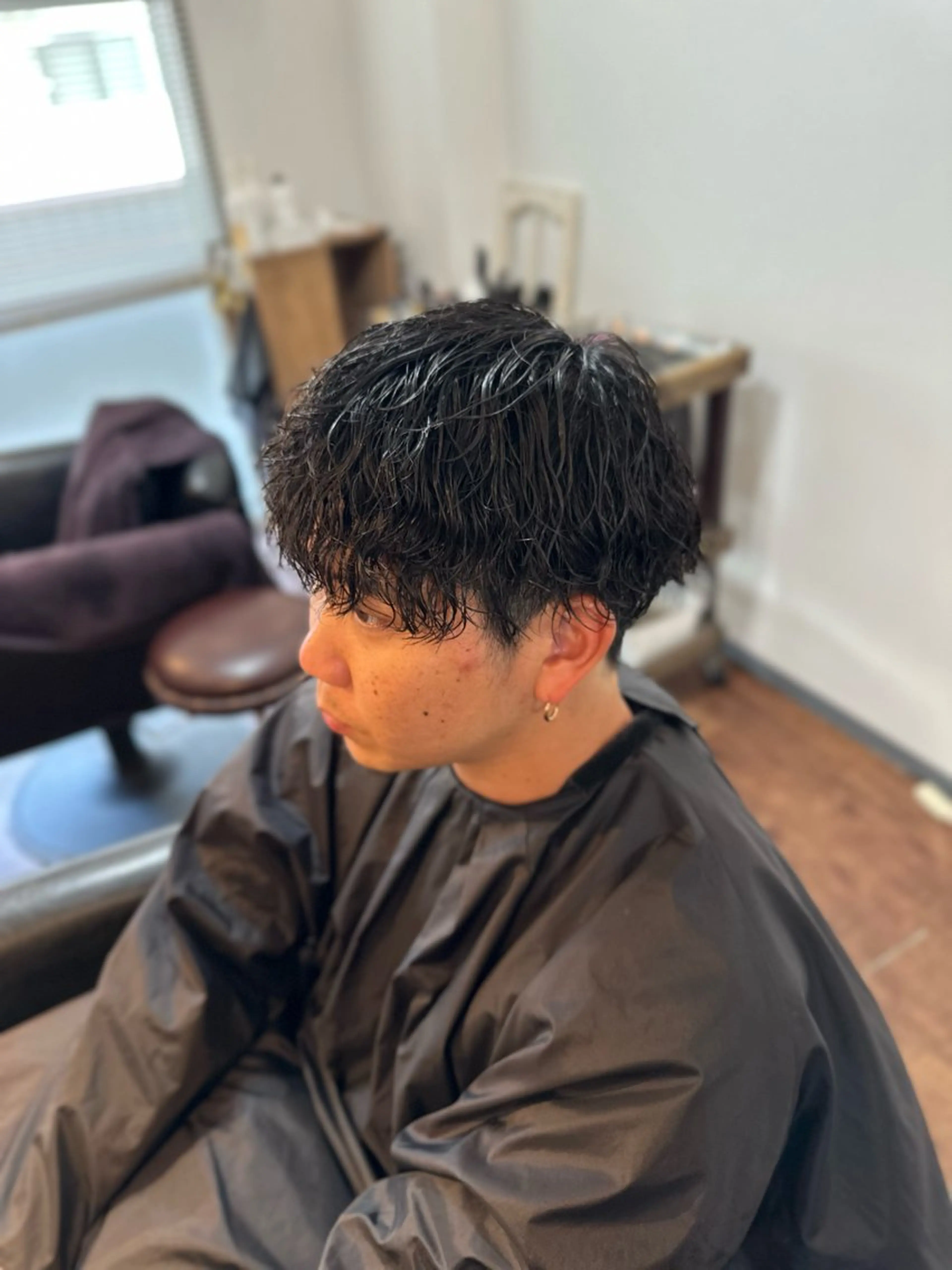 ミディアム パーマ メンズ ミディアムパーマ メンズパーマ 波巻きパーマ Luzir⭐︎ GEN⭐︎のヘアスタイル