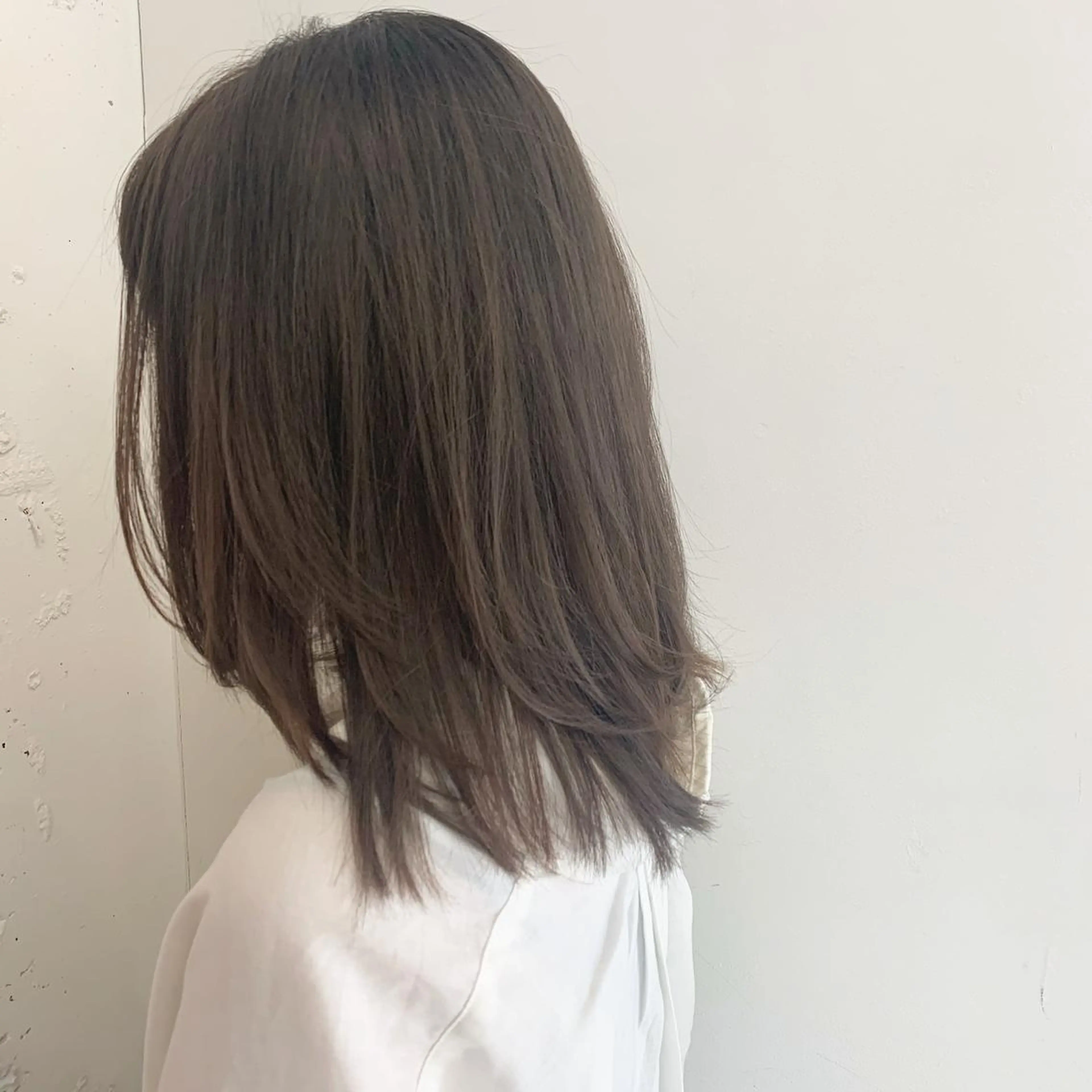 ミディアム カラー ブリーチ 透明感カラー グレージュ オリーブグレージュ オリーブグレー iLi所属・iLi 《イリ》のヘアスタイル