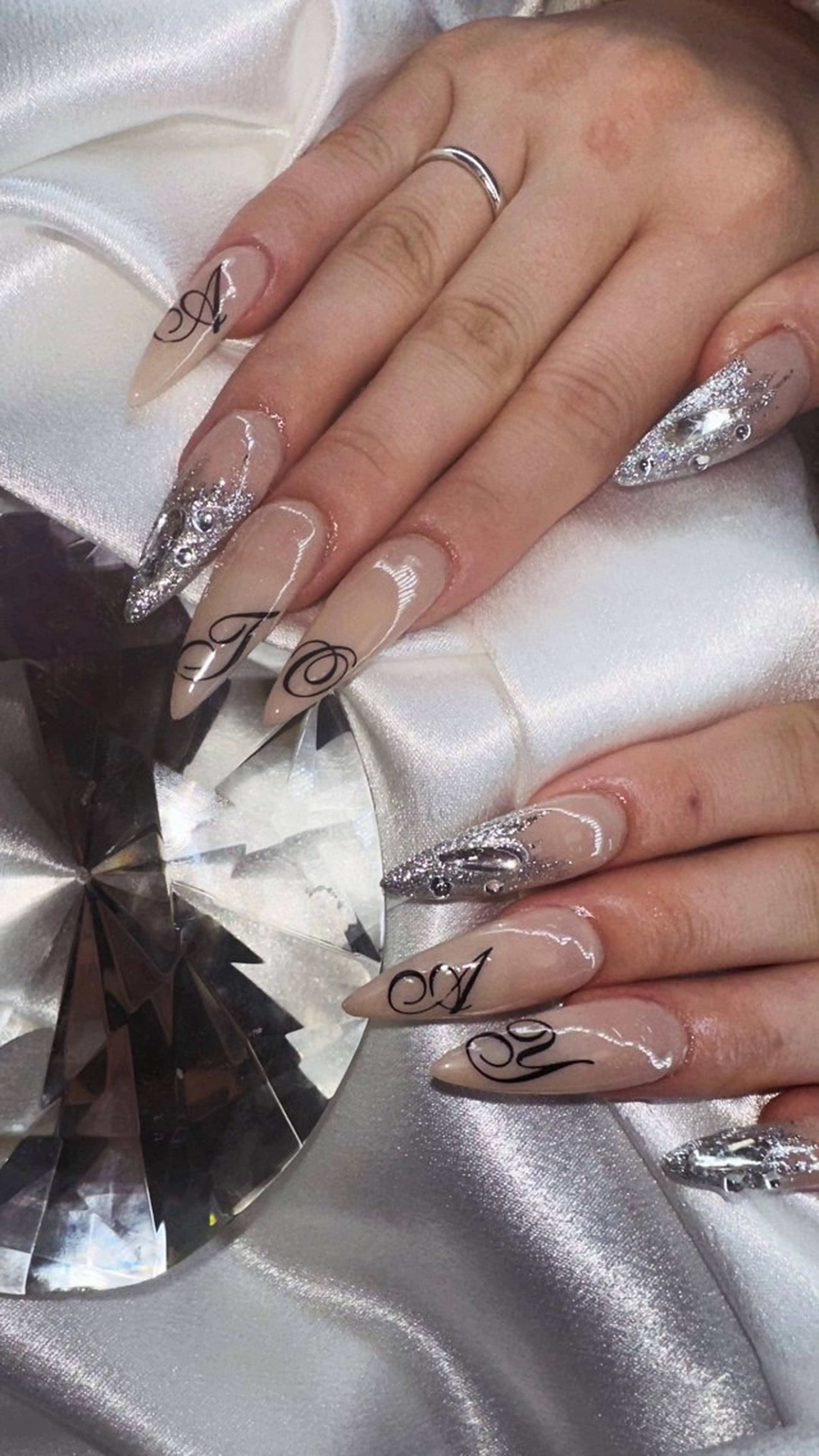 セミロング ハンドネイル YOKOSUKA🧸 NAIL🌿🫧💛のネイルデザイン