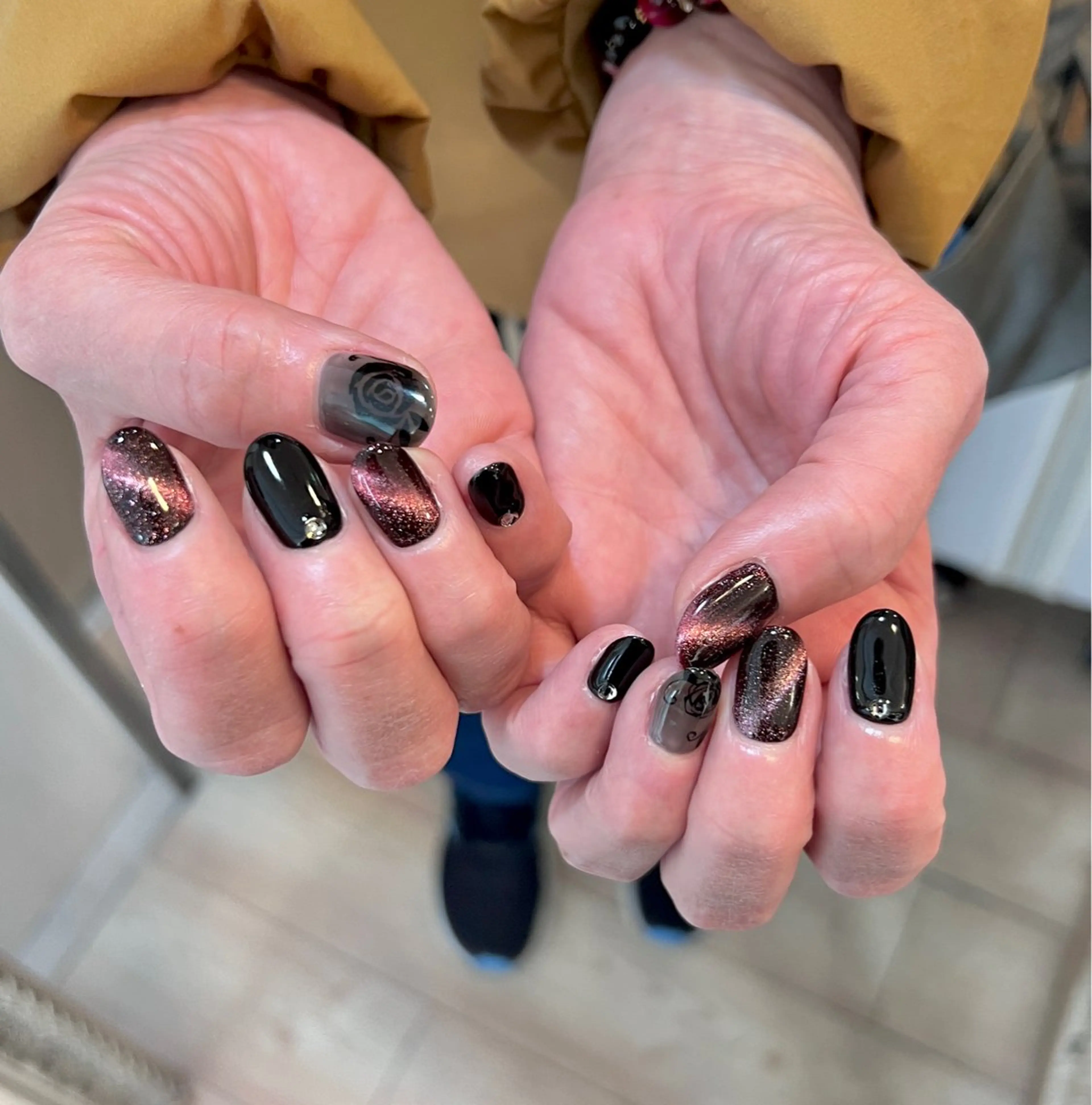 ネイル マグネットネイル 持ち込み 赤色 いちじゅう あおいのネイルデザイン