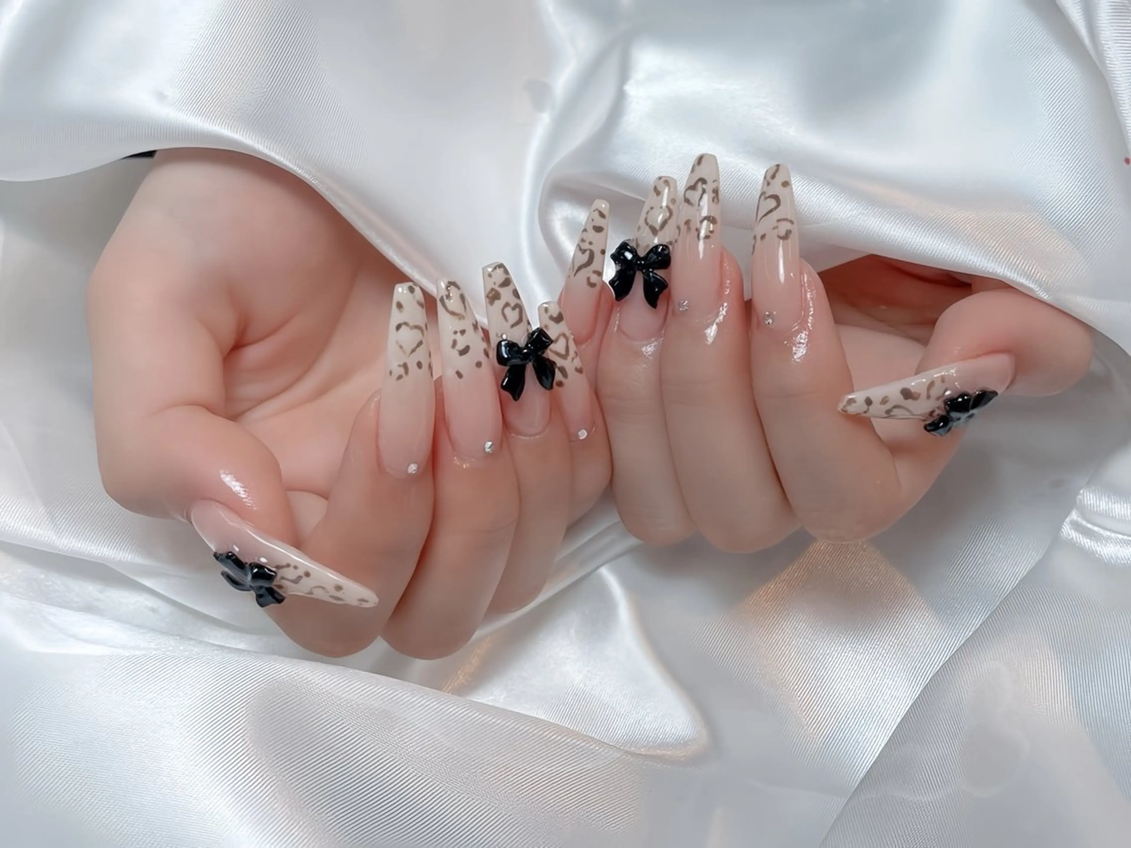 ネイル アートネイル チークネイル ジェルネイル ロングネイル マグネットネイル ハンドネイル Rin Nail 新大久保店のネイルデザイン