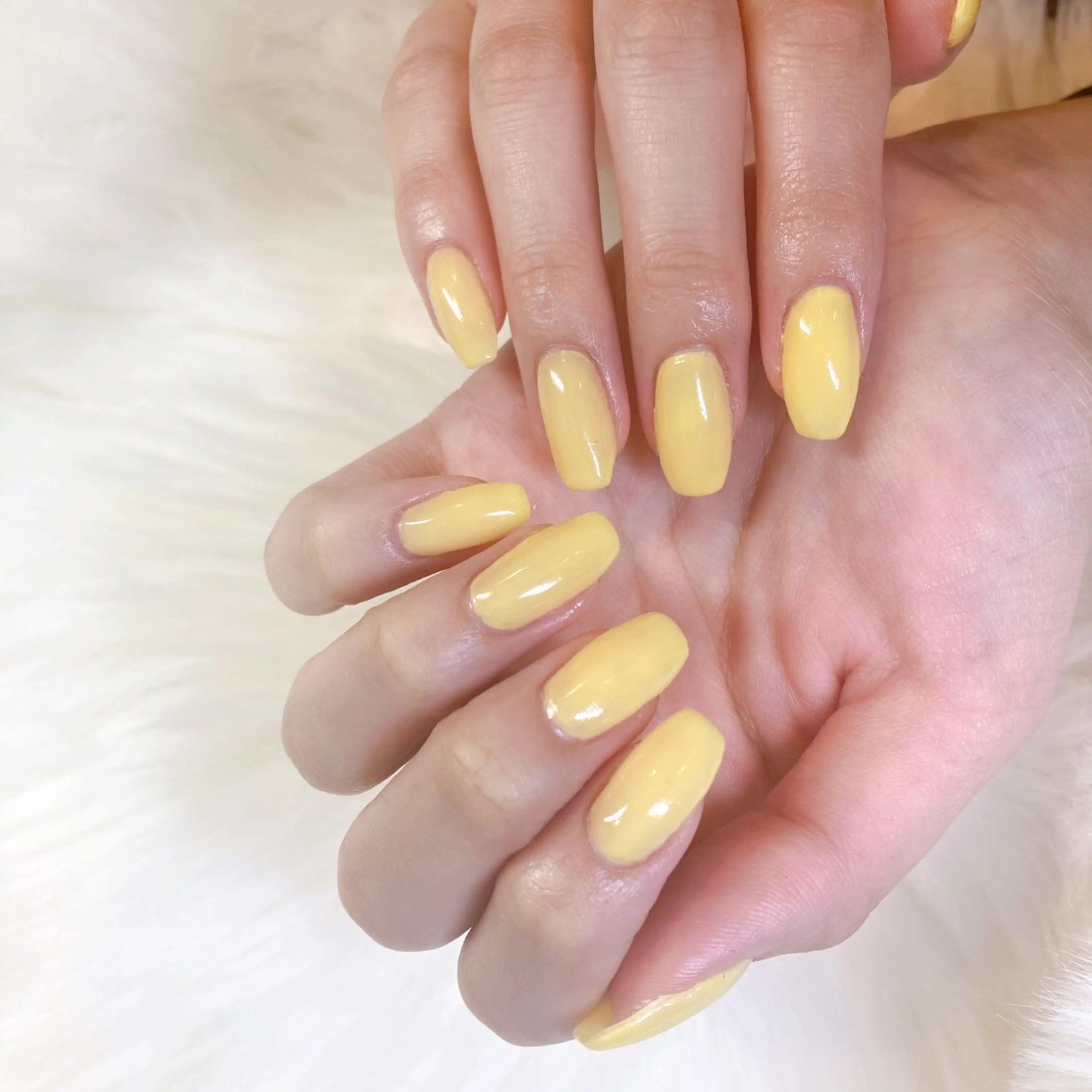 ネイル ワンカラーネイル 黄色 ハンドネイル kanako nail🌷のネイルデザイン