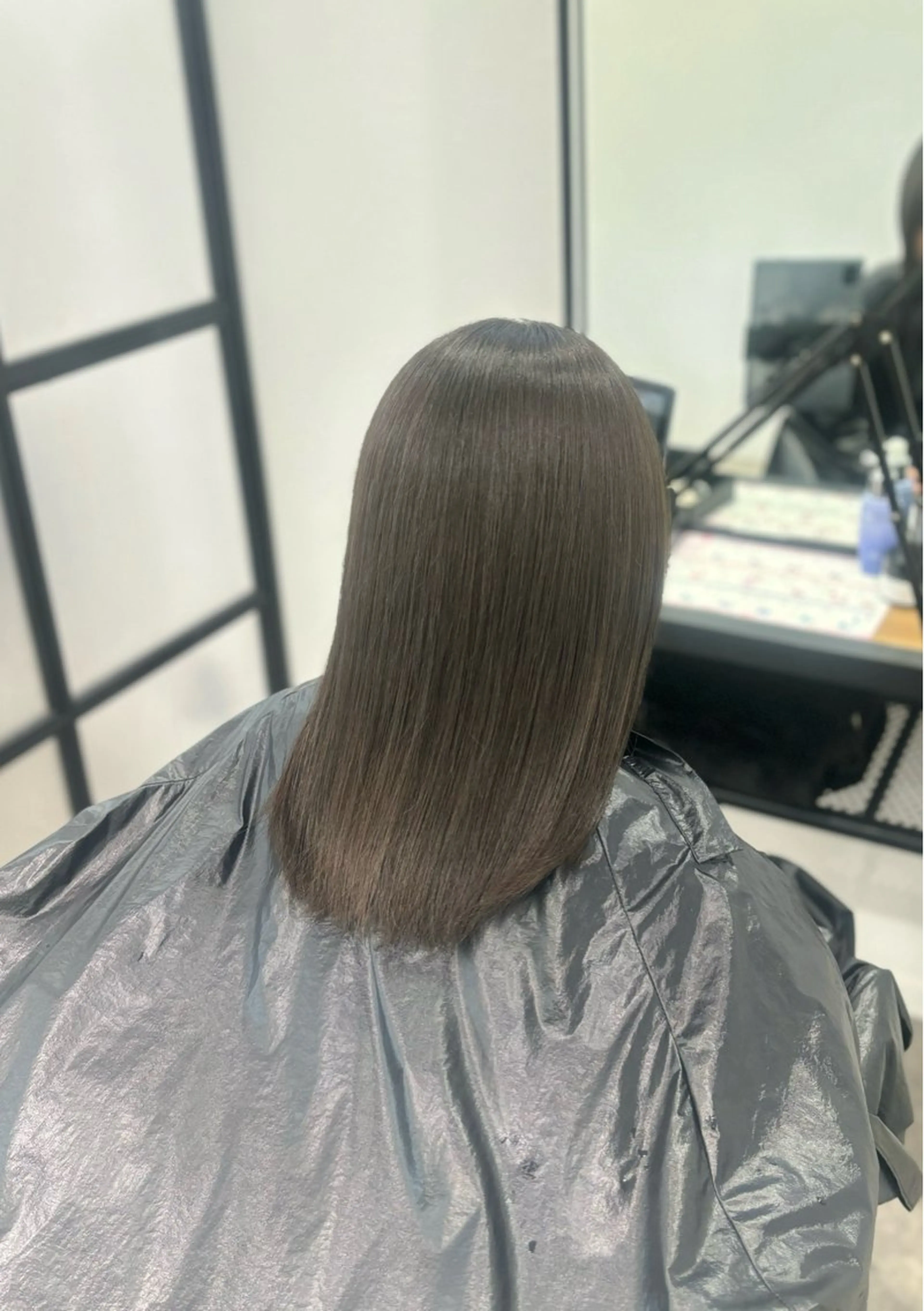 カラー ベージュカラー オリーブベージュ 岸田 瑠美のヘアスタイル