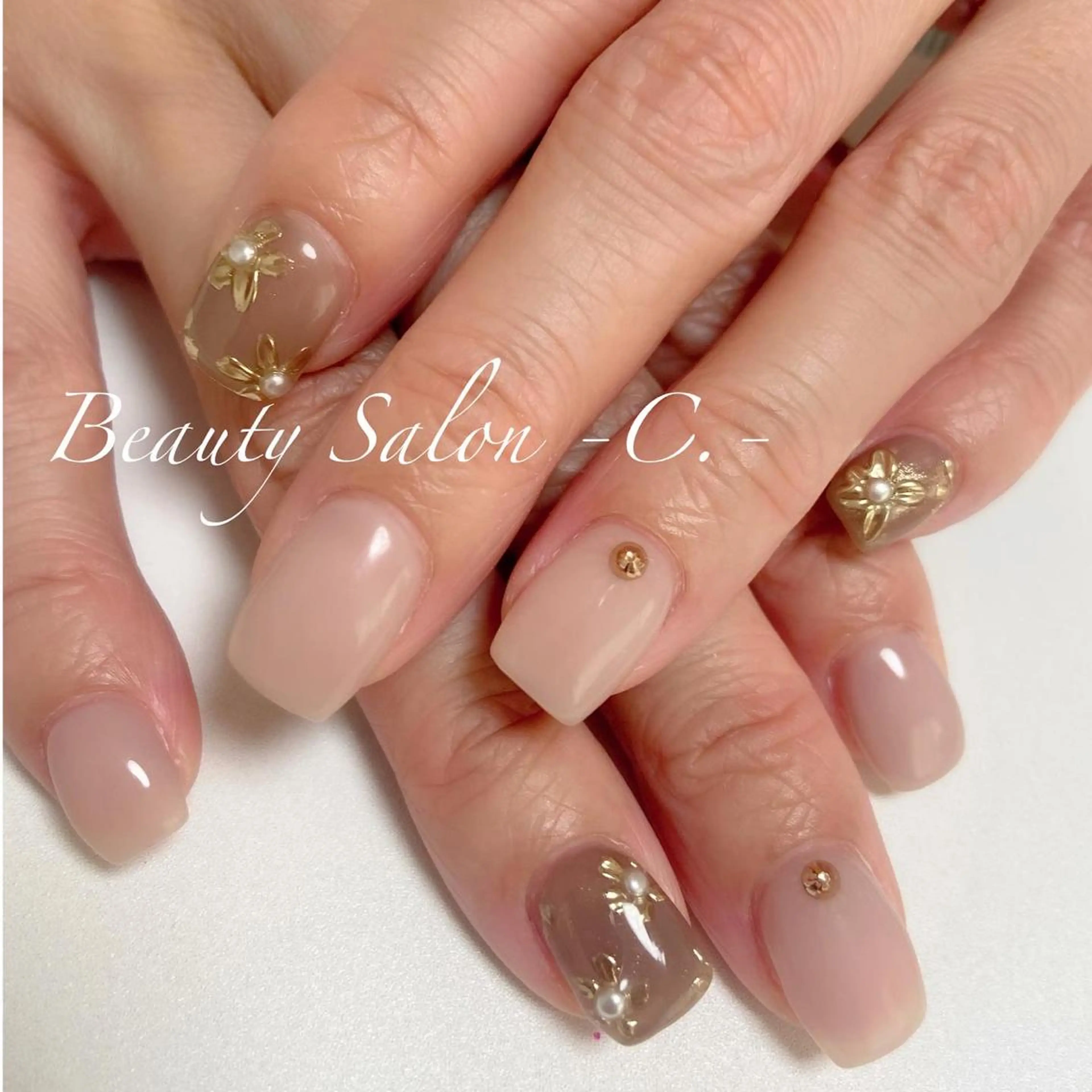 ミディアム ネイル Lino Uのネイルデザイン