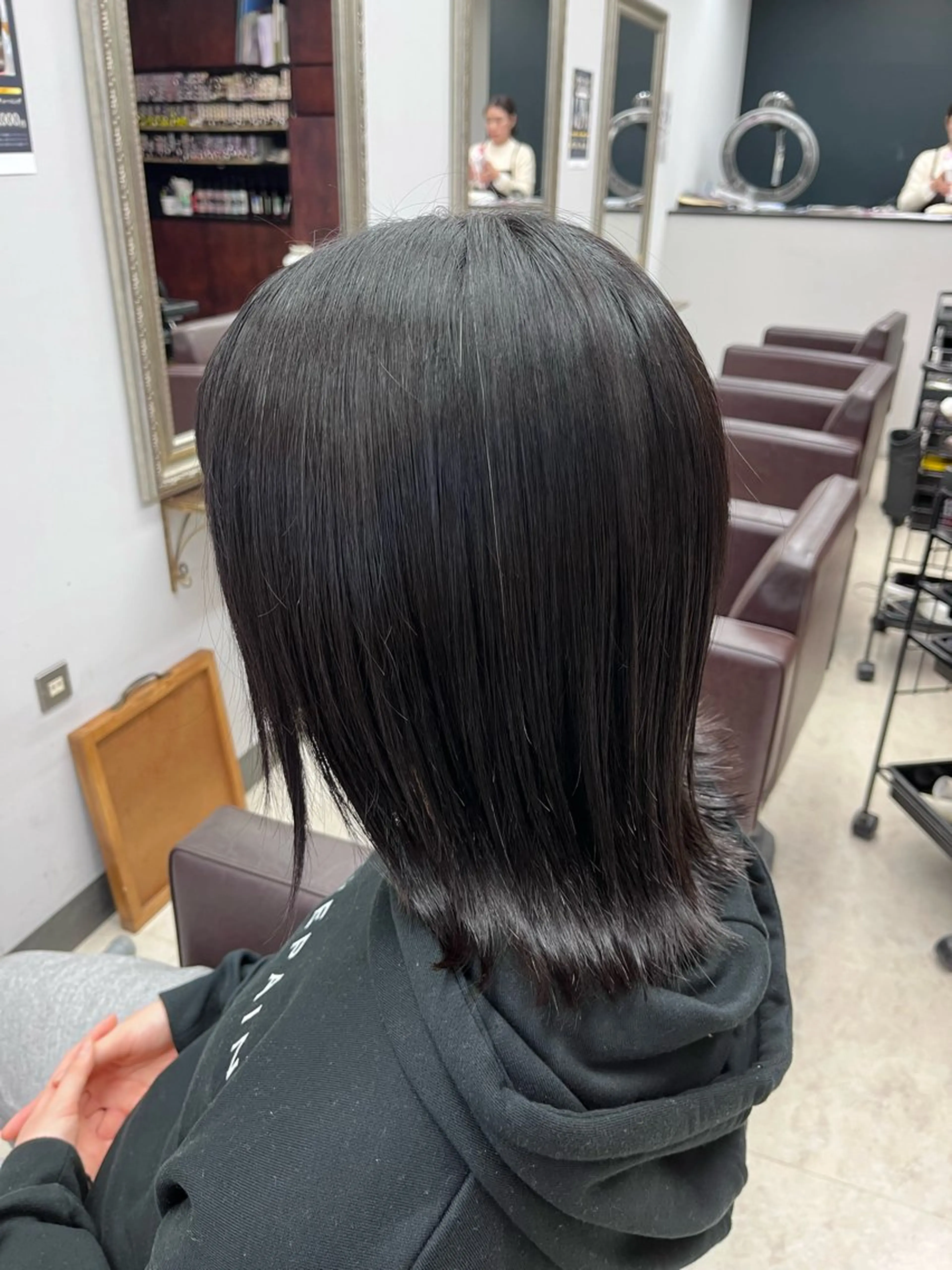 ミディアム カット 小島 凜のヘアスタイル