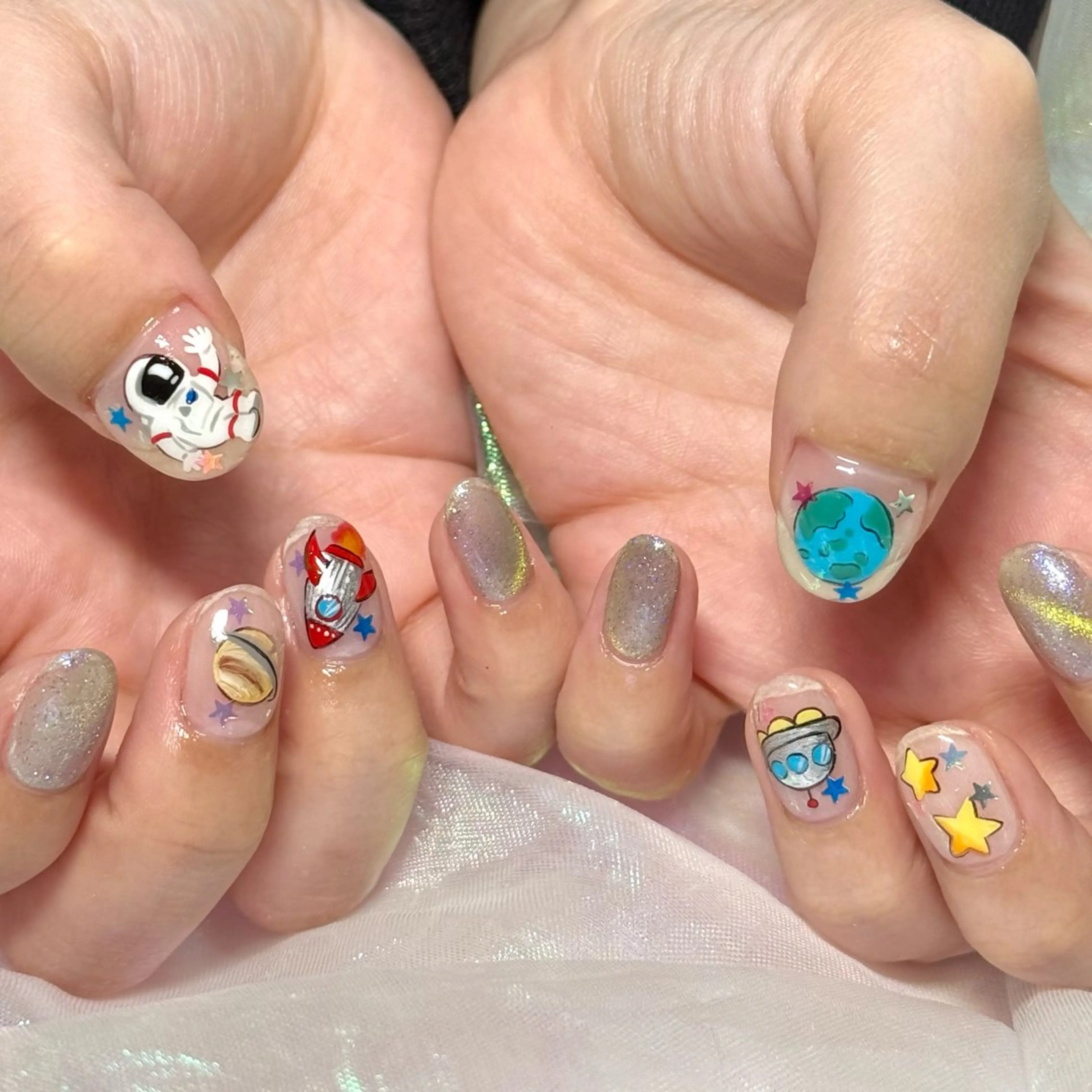 ネイル アートネイル クリアネイル ハンドネイル OKIKA所属・【OKIKA】 らん🦖🌈🧡のマツエク・マツパデザイン