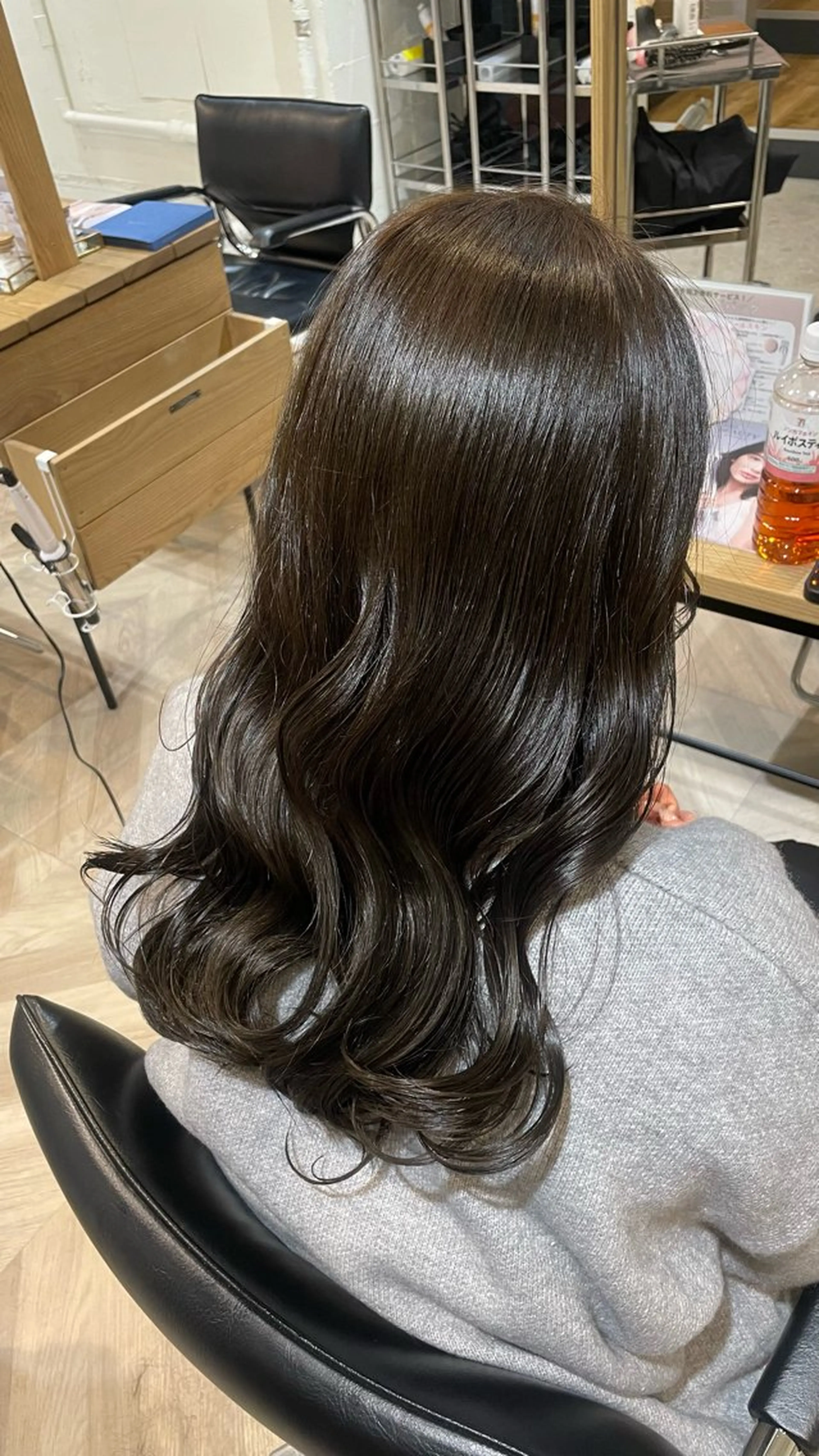 ロング タニ アカリのヘアスタイル