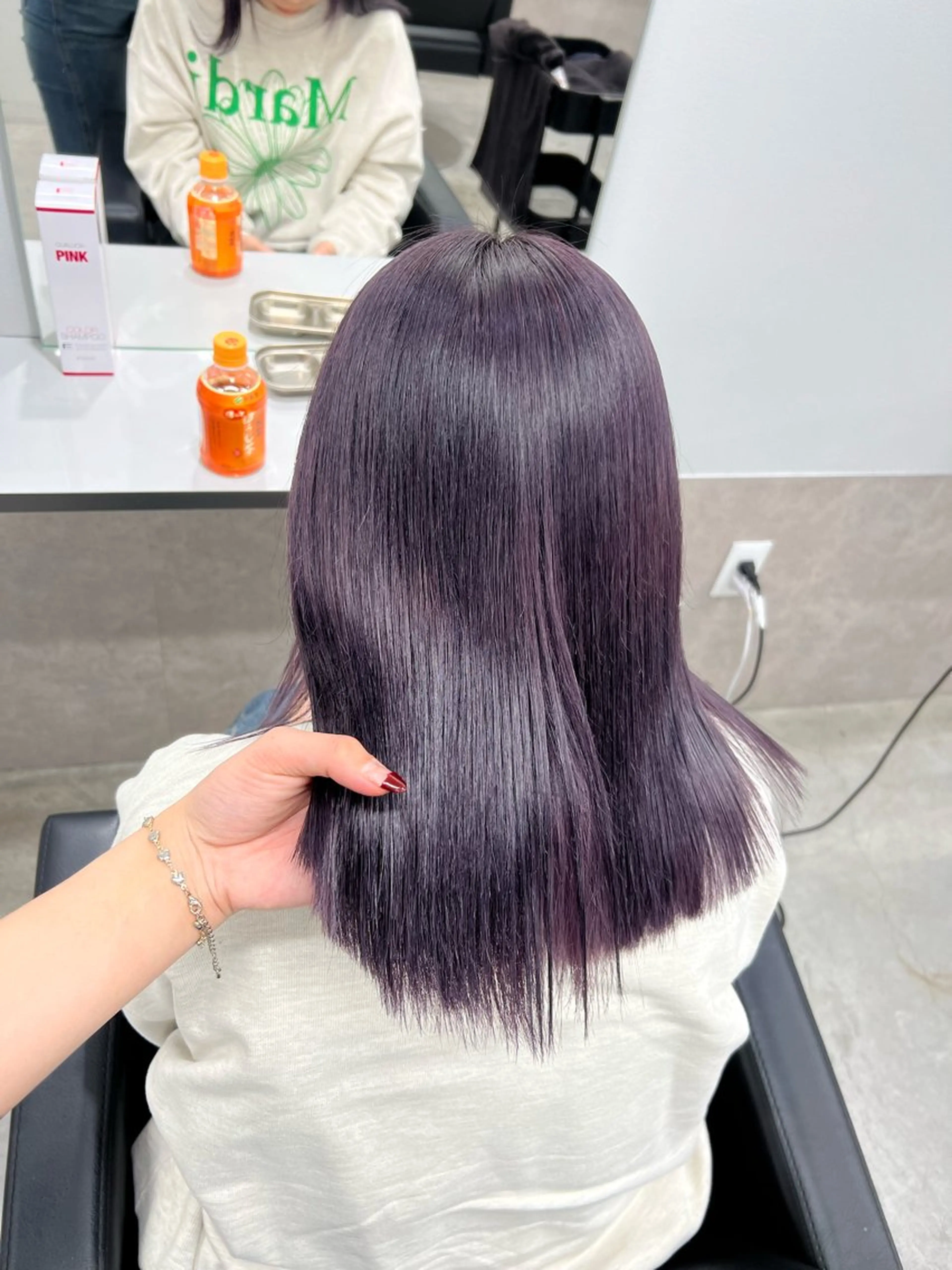 ミディアム ヘアカラー maya レイヤーカットのヘアスタイル