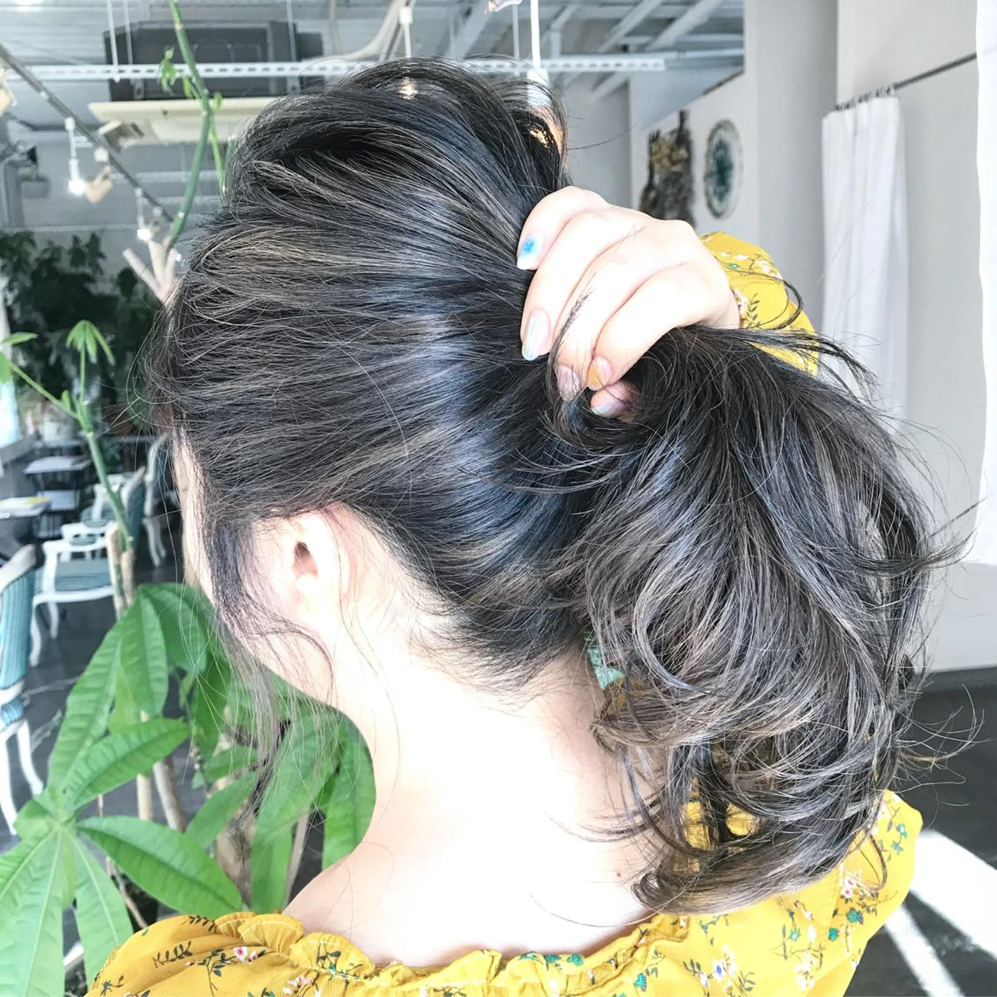 ショート カラー ヘアアレンジ アッシュ グラデーションカラー ハイライトカラー ボブ ハイライト Mariana/ 鶴原-ハイライトのヘアスタイル