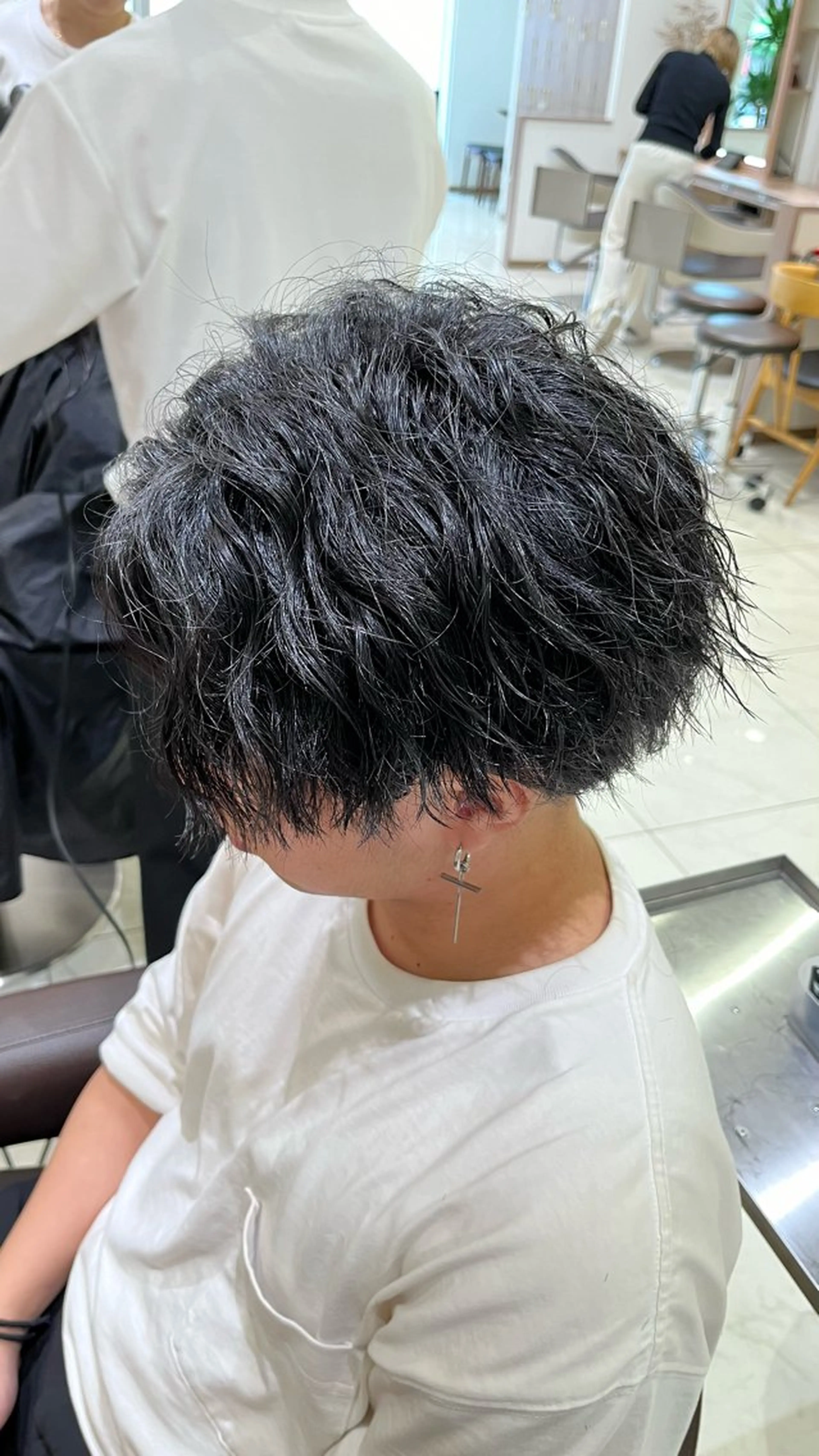 ショート パーマ メンズ メンズブリーチ センターパート フェードカット マッシュ メンズパーマ カット パーマ トリートメント ヘアセット 【メンズパーマ✨️ 髪質改善矯正】岩城のヘアスタイル