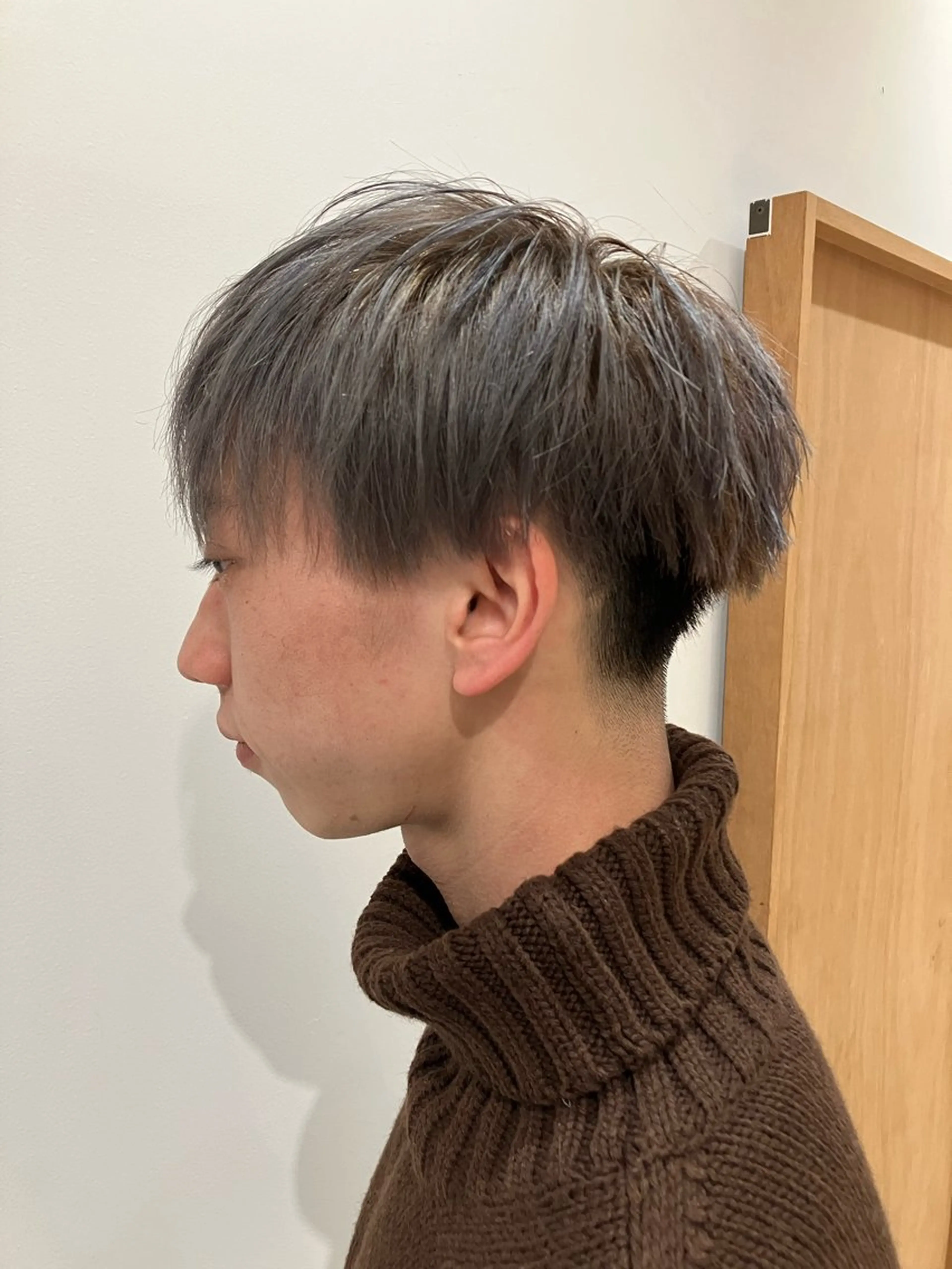 カラー メンズ シルバー 佐藤 悠生 メンズパーマ.カットのヘアスタイル