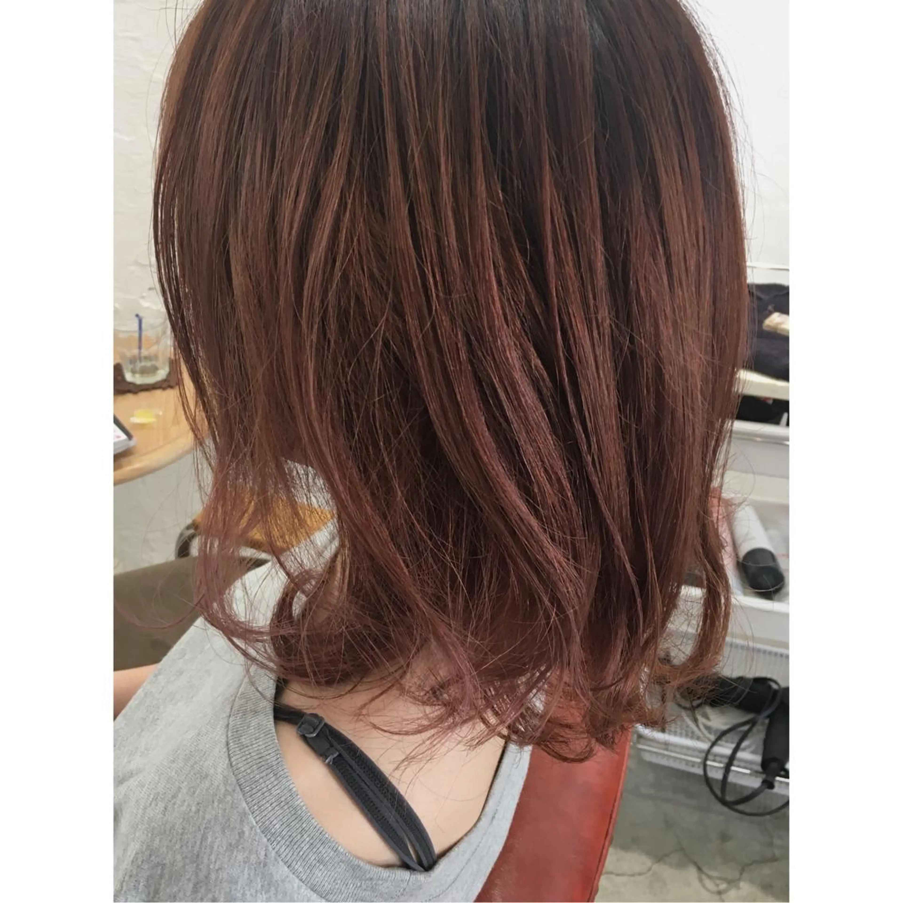 セミロング カラー バレイヤージュ ピンクカラー レイヤーカット fio マナミのヘアスタイル