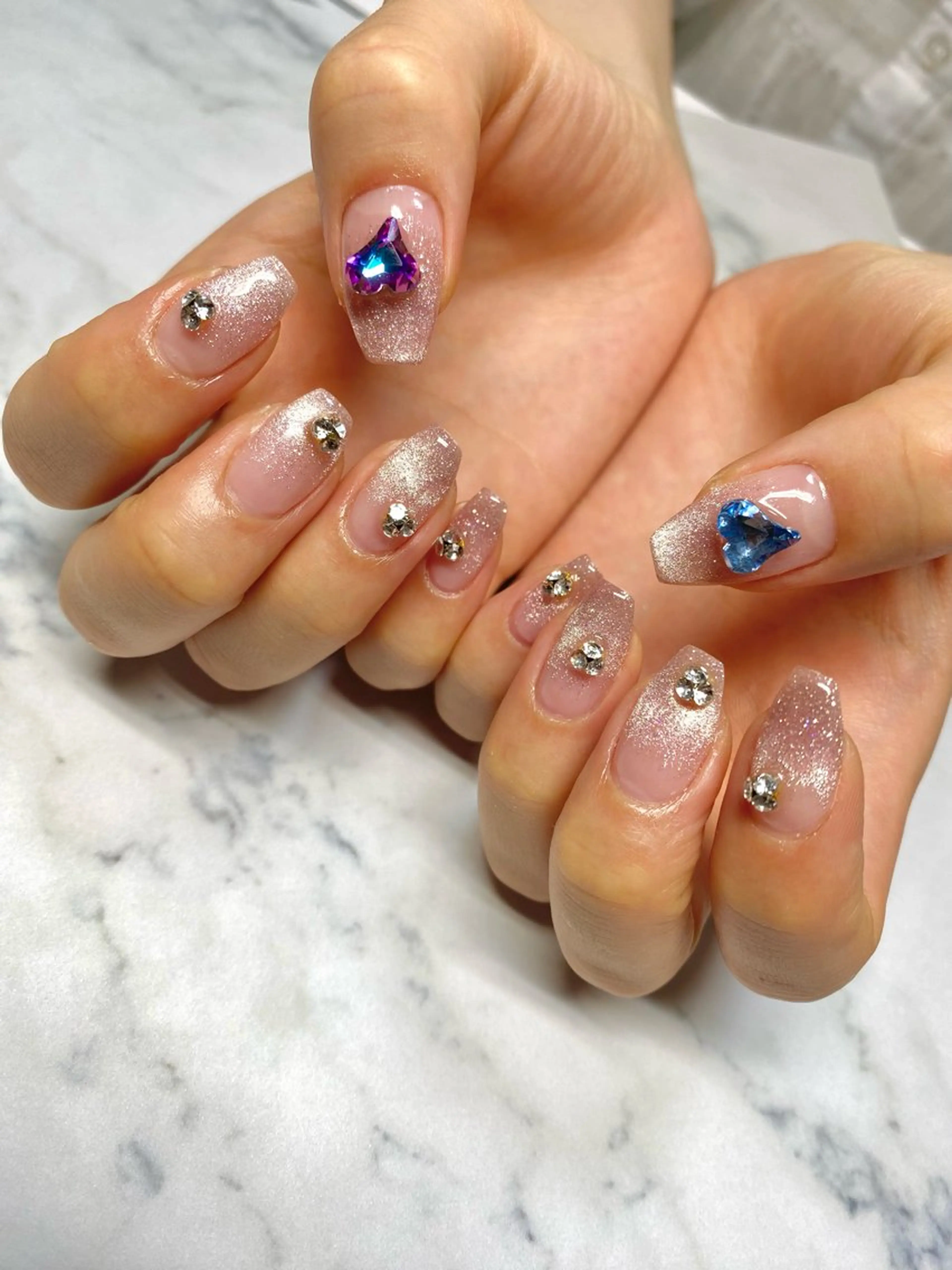 ネイル グラデーション ハート キラキラネイル マグネットネイル ハンドネイル Nail salon BeBeのネイルデザイン