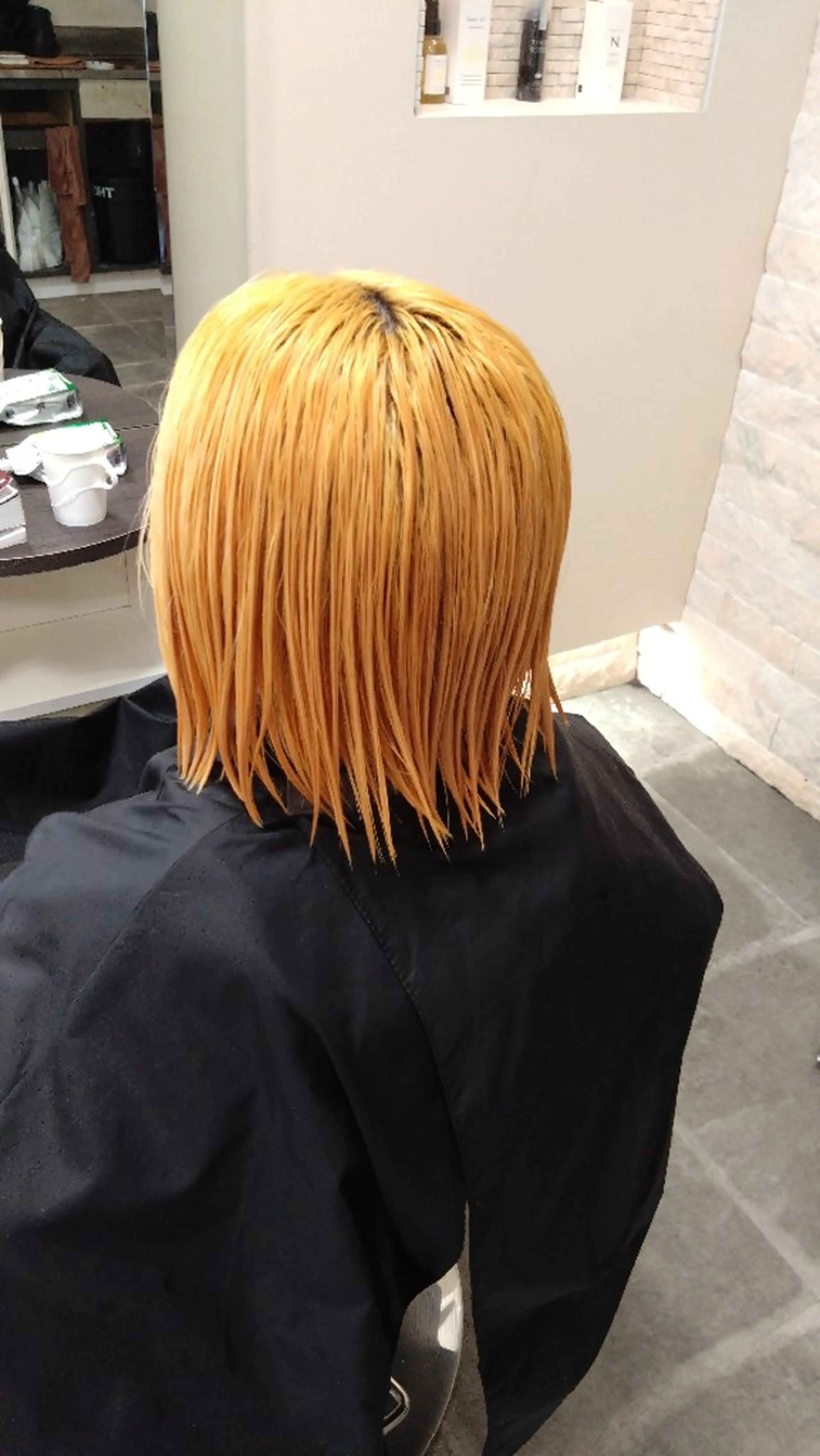 ショート ヘアカラー 有賀 ちかのヘアスタイル