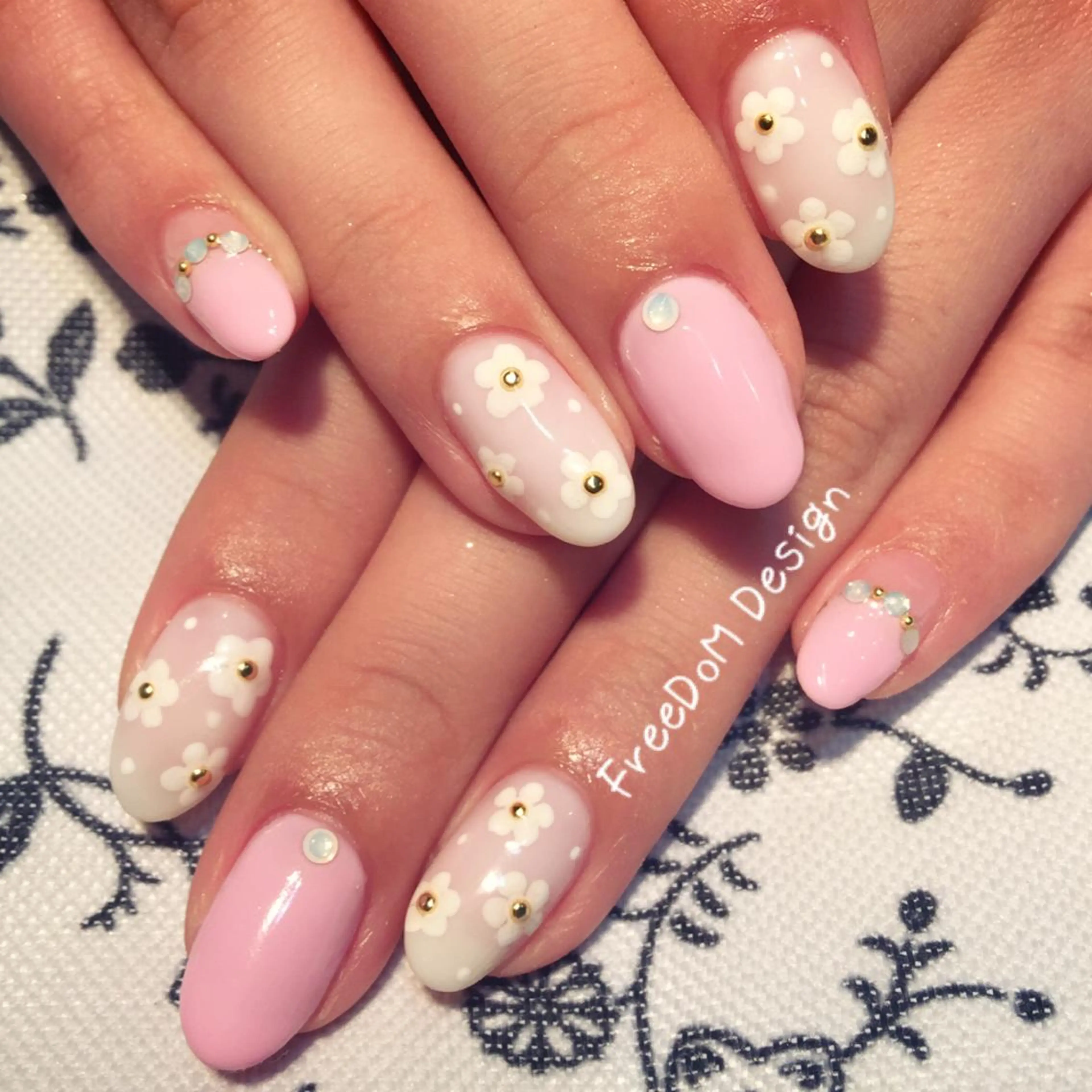 ネイル アートネイル ＦreeDoＭ   Design所属・W KUMIのネイルデザイン