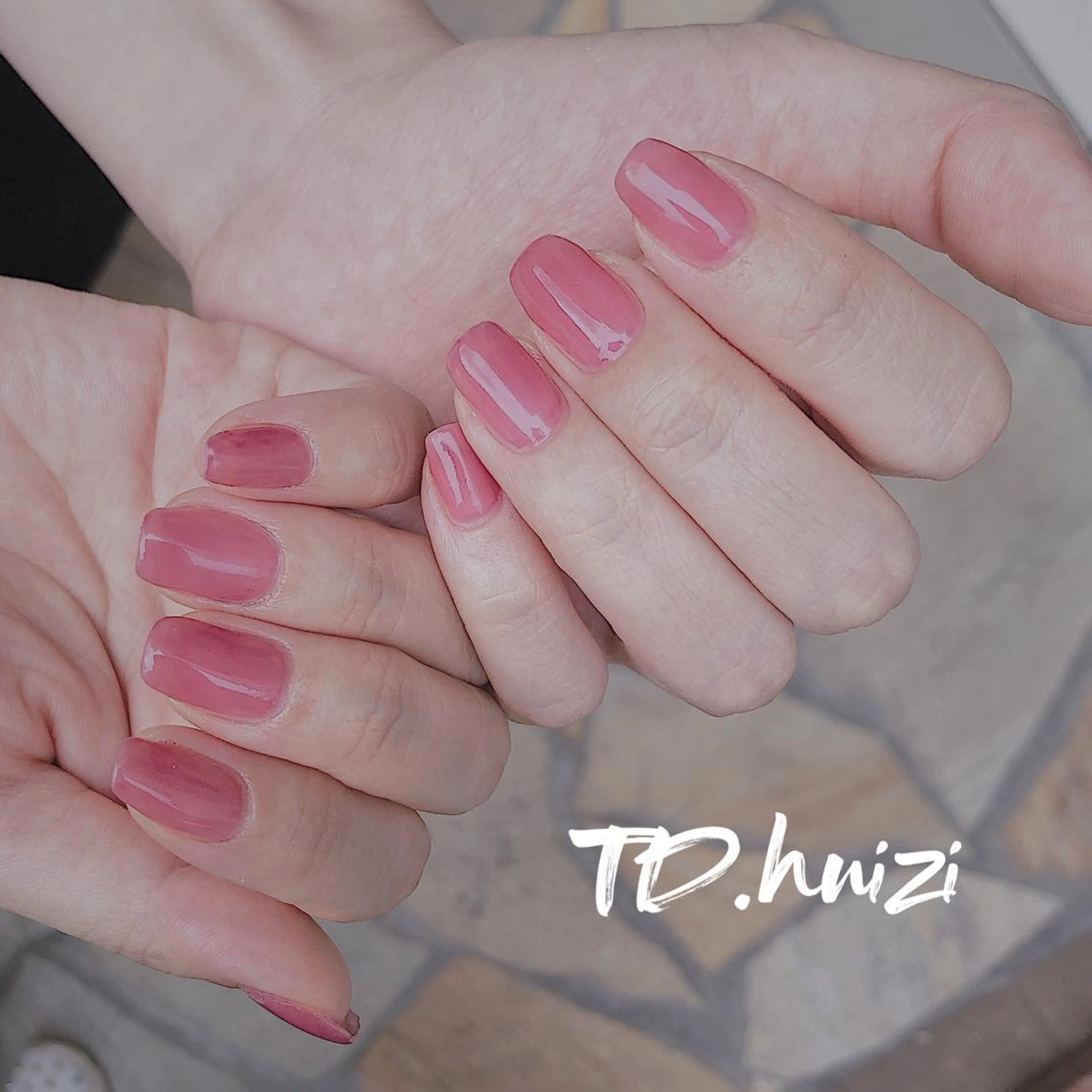 ミディアム ハンドネイル めぐみのネイルサロン スタッフ練習のネイルデザイン