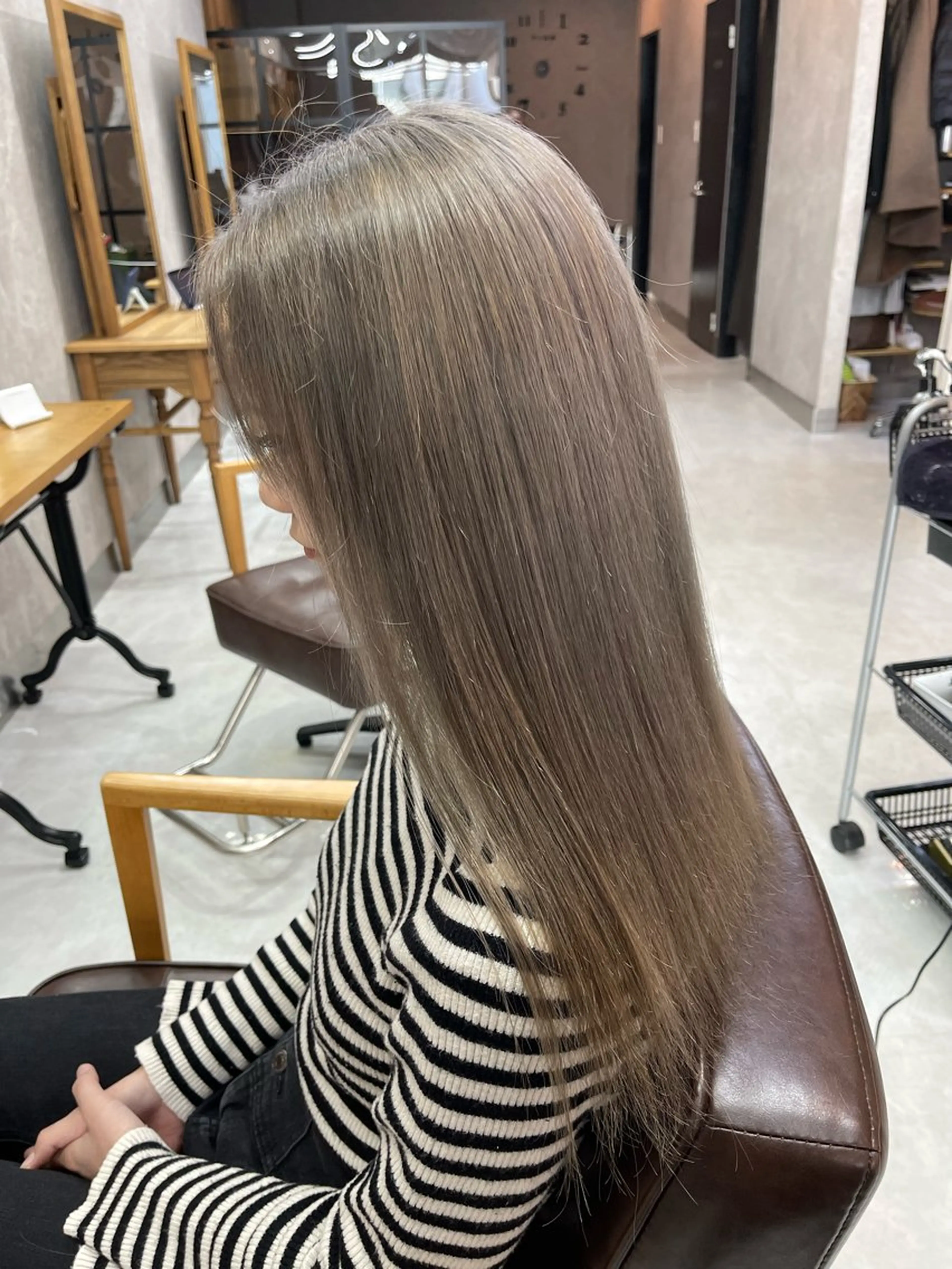 ロング Colore（コローレ）所属・顔タイプ/ダブルカラ ー/りりかのヘアスタイル