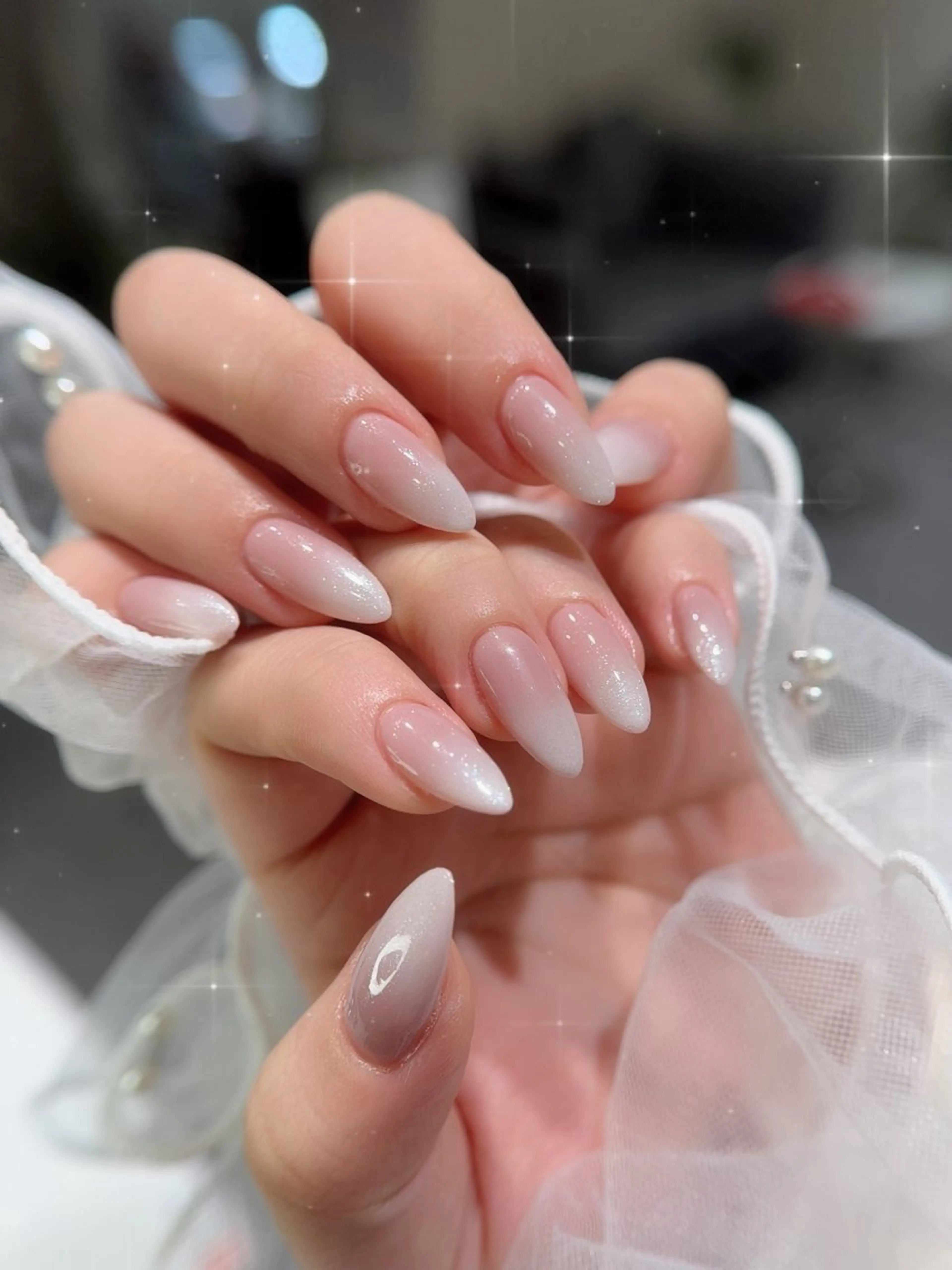 ネイル グラデーション ホワイト ハンドネイル ハンドケア Aoi aoiのネイルデザイン