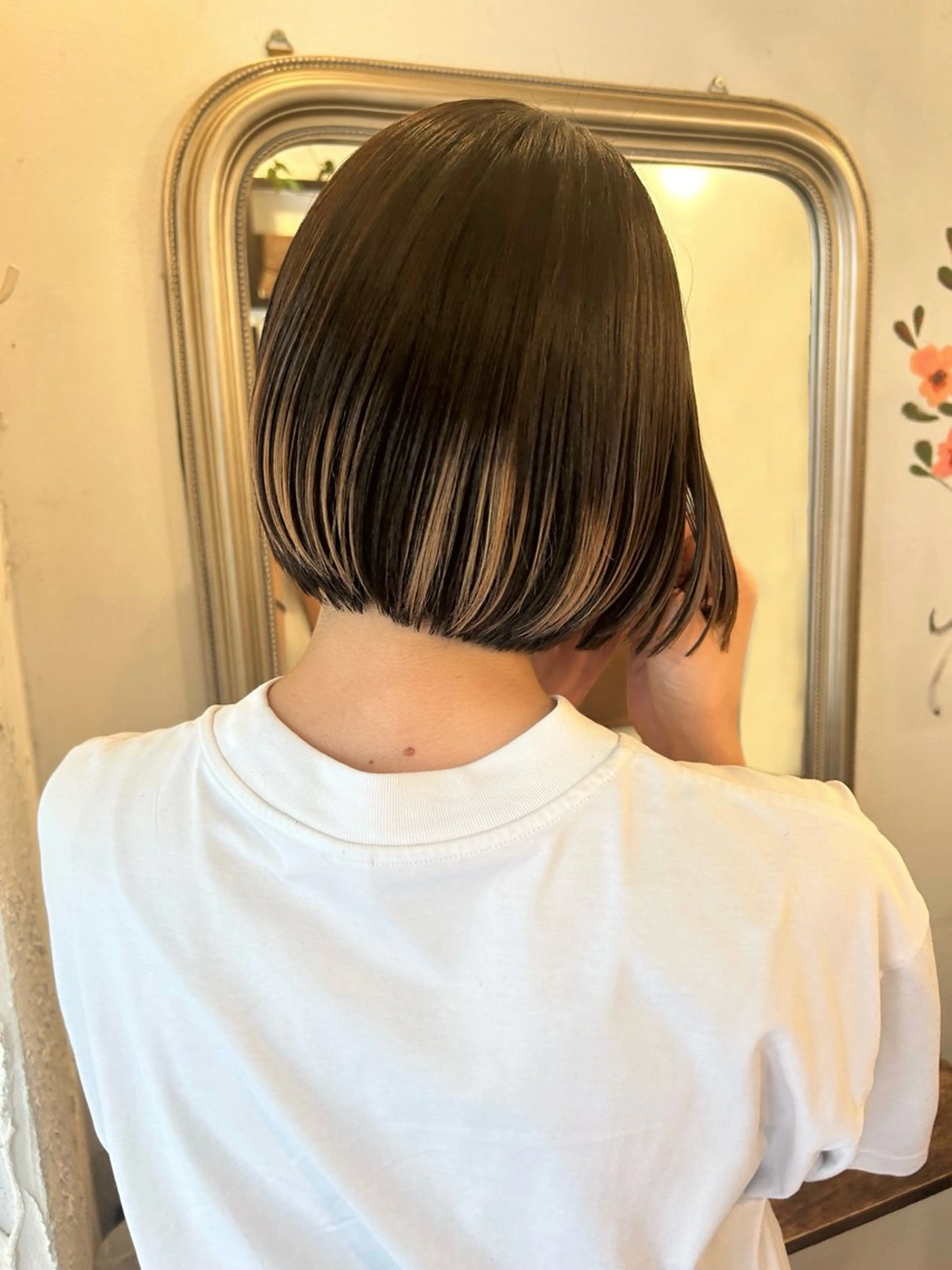 ショート レザーカット/ ミニボブ/しおりのヘアスタイル