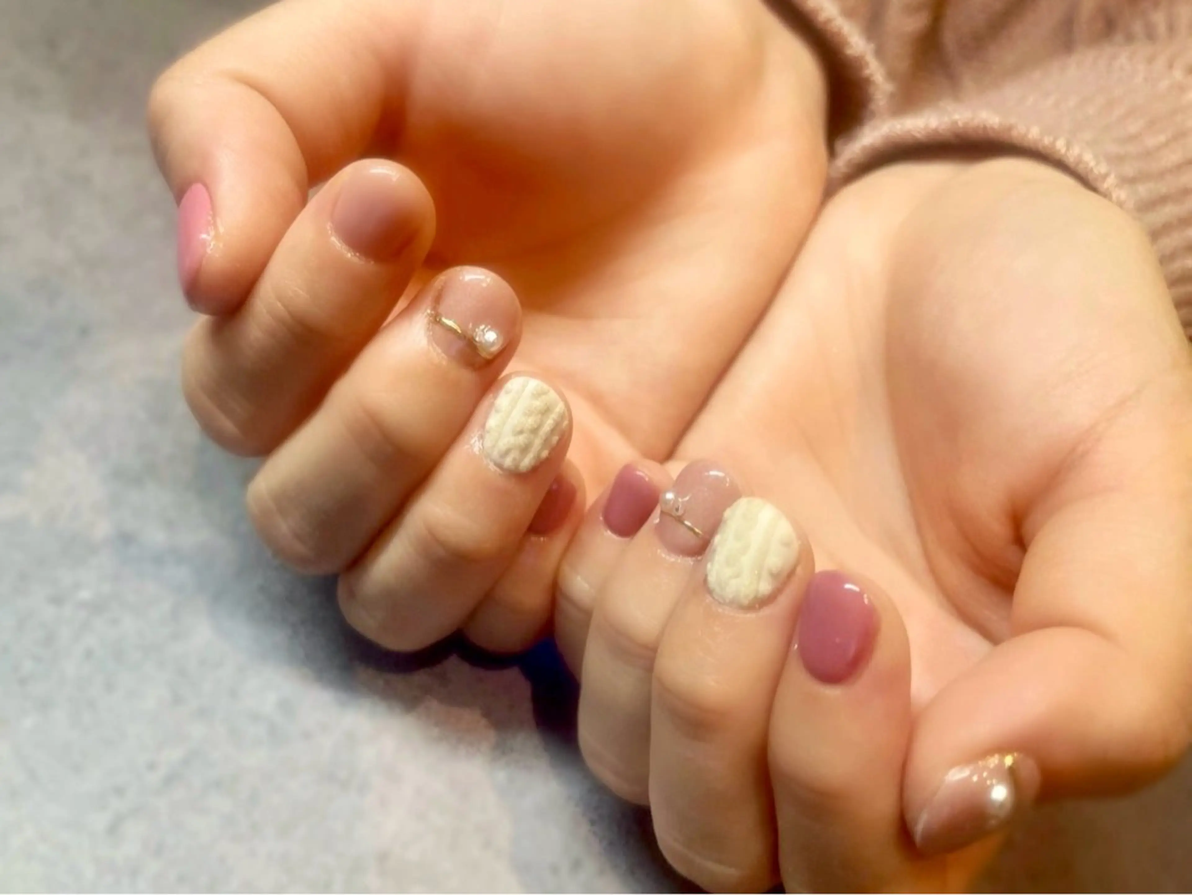 ニットネイル💅パールアンドラインストーン🌟の写真