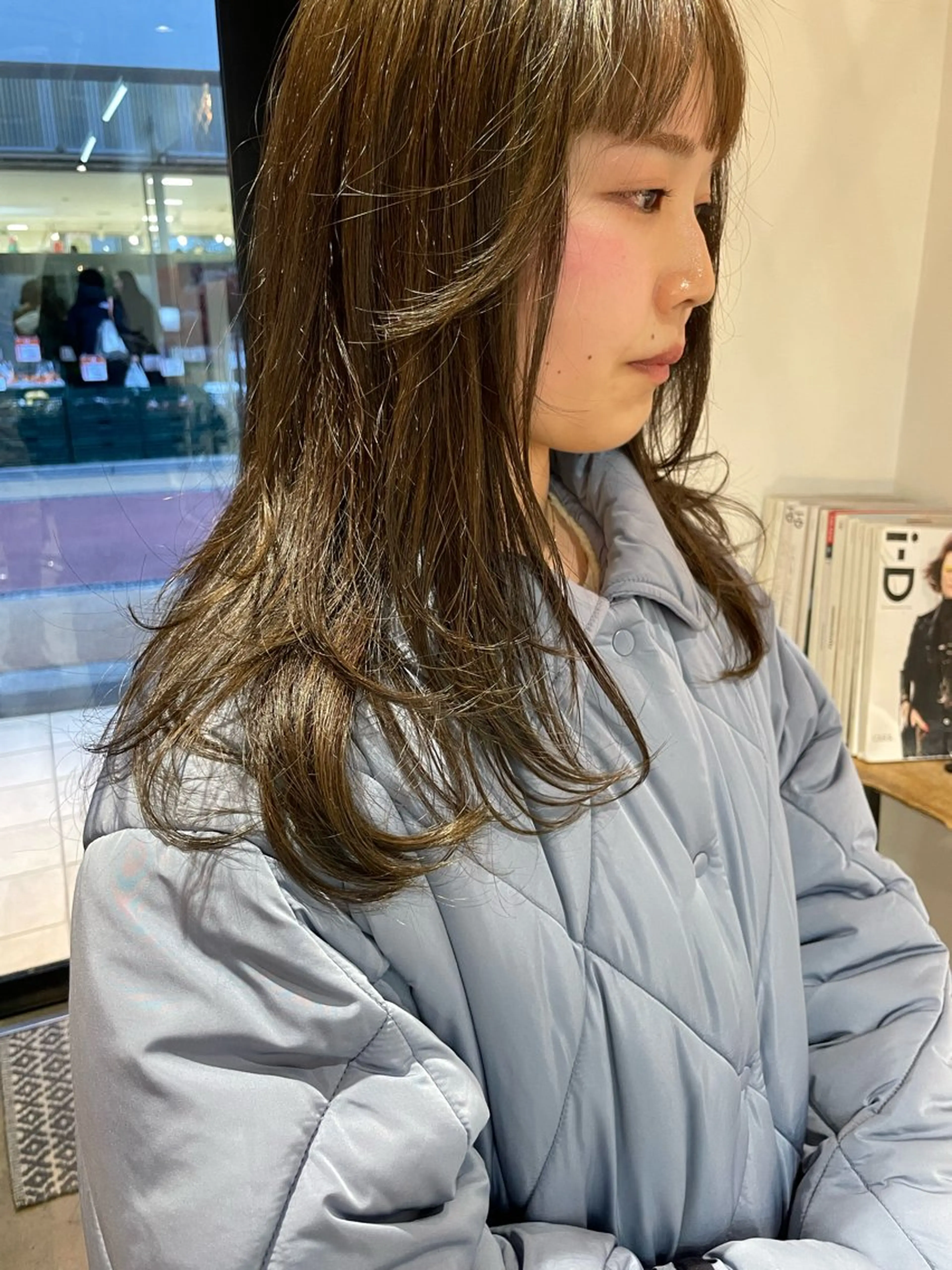 セミロング カラー ベージュカラー オリーブベージュ レイヤーカット ニュアンスパーマ🪿 透明感カラー岩波ゆいのヘアスタイル