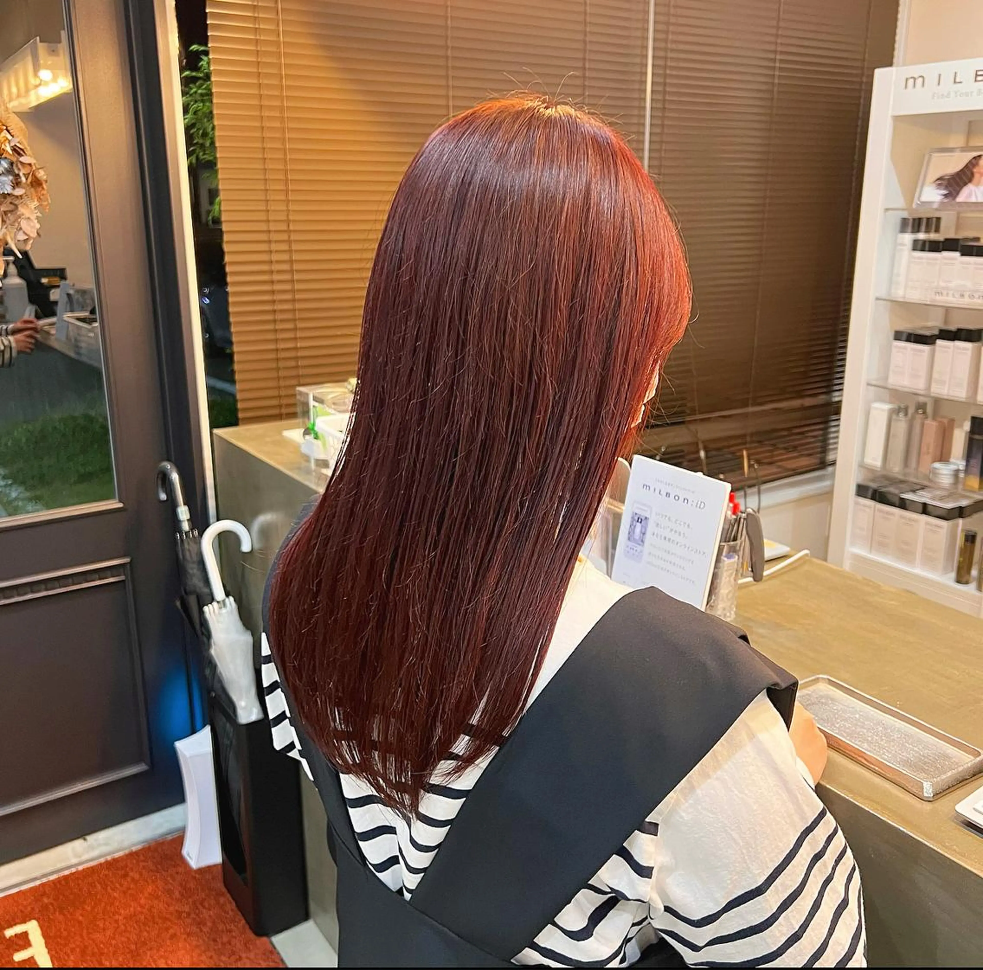 セミロング ピンクブラウン 切りっぱなしボブ 👩🏼ミニボブのヘアスタイル