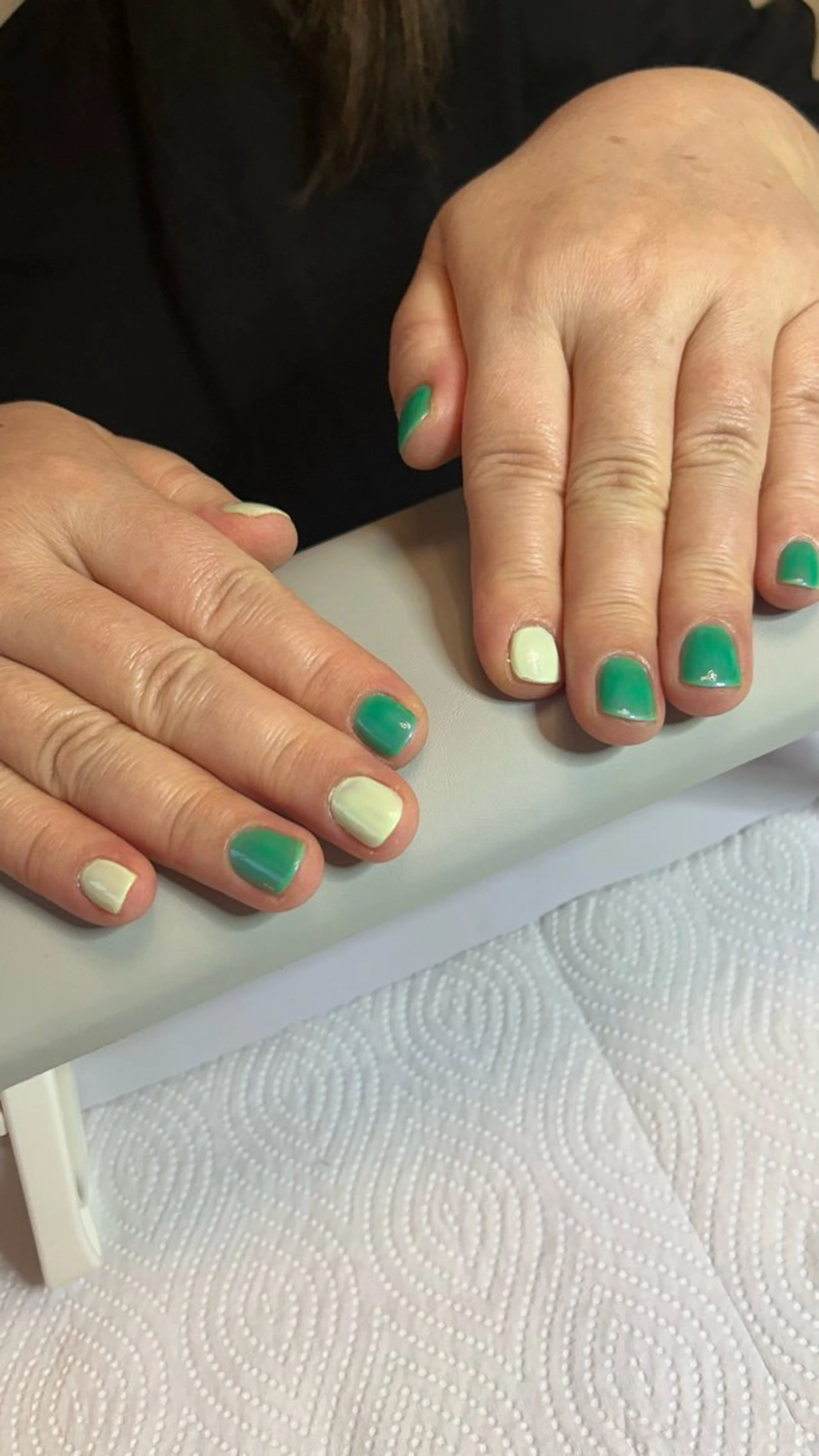 ネイル グリーン ホワイト モニターさん募集中 💅AIKOのネイルデザイン