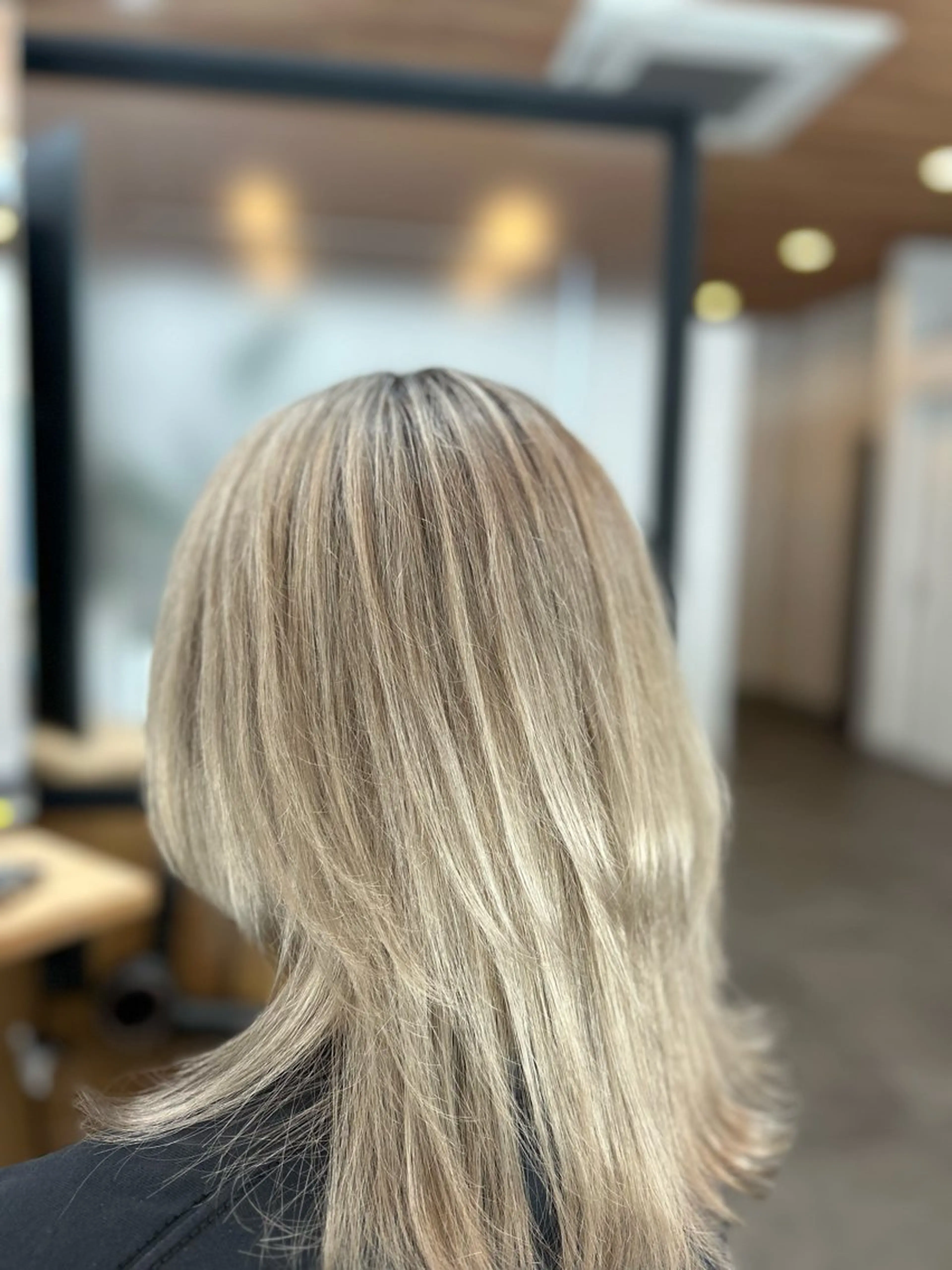 カラー 竹内 都のヘアスタイル