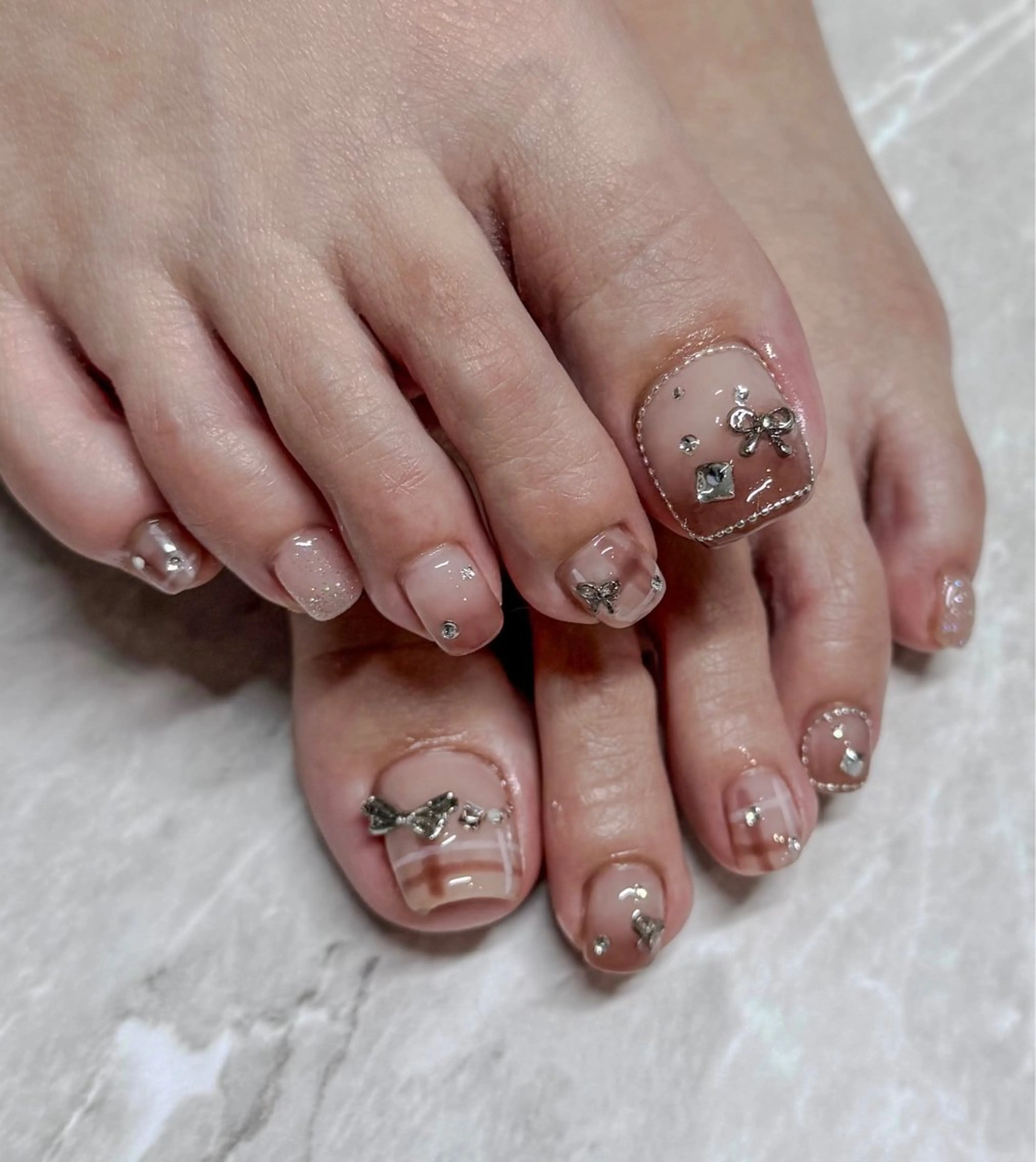 ネイル ストーンネイル num-fi Aiのネイルデザイン