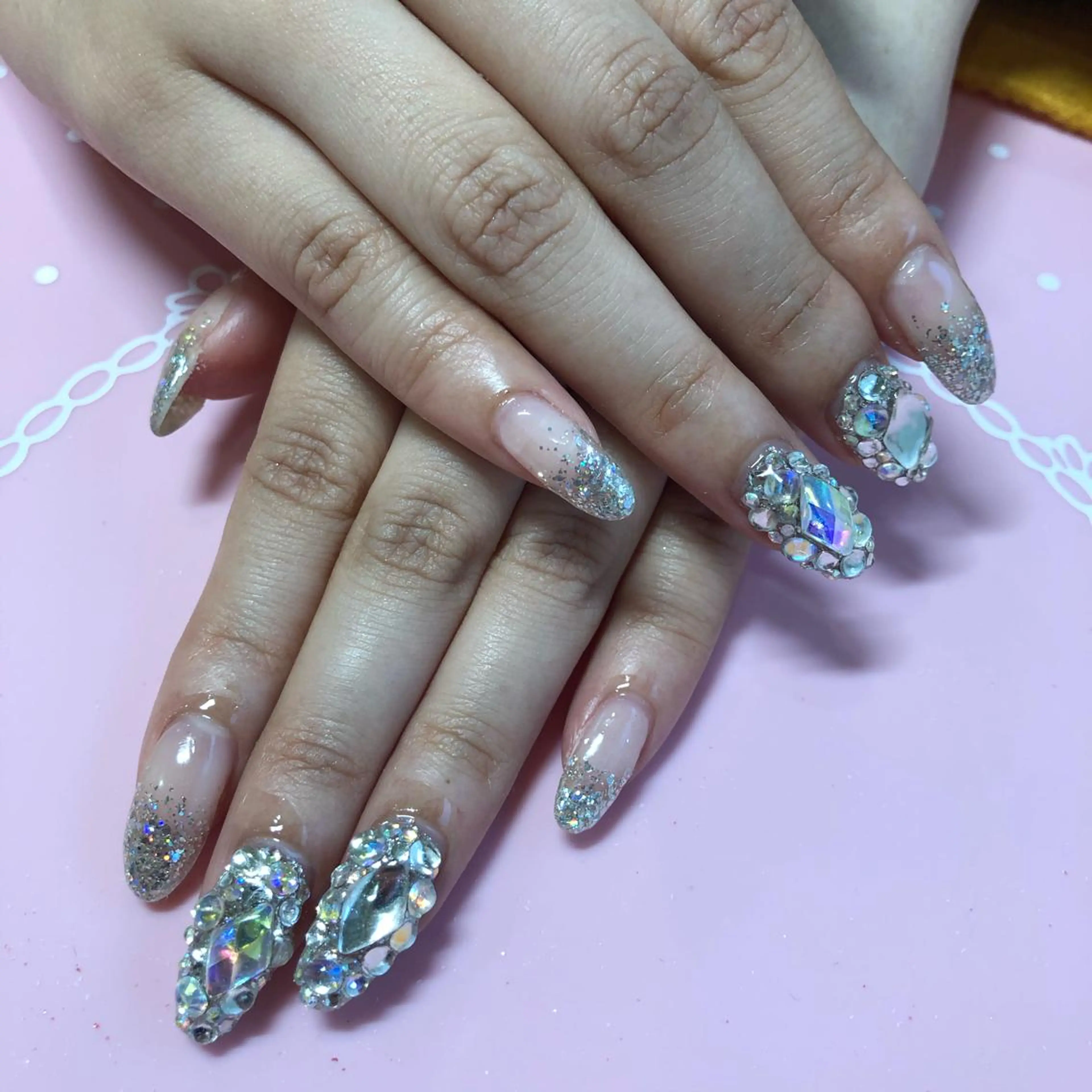 ミディアム ネイル ストーンネイル ハンドネイル 《LB》ラブリエ Nail&eyeのマツエク・マツパデザイン