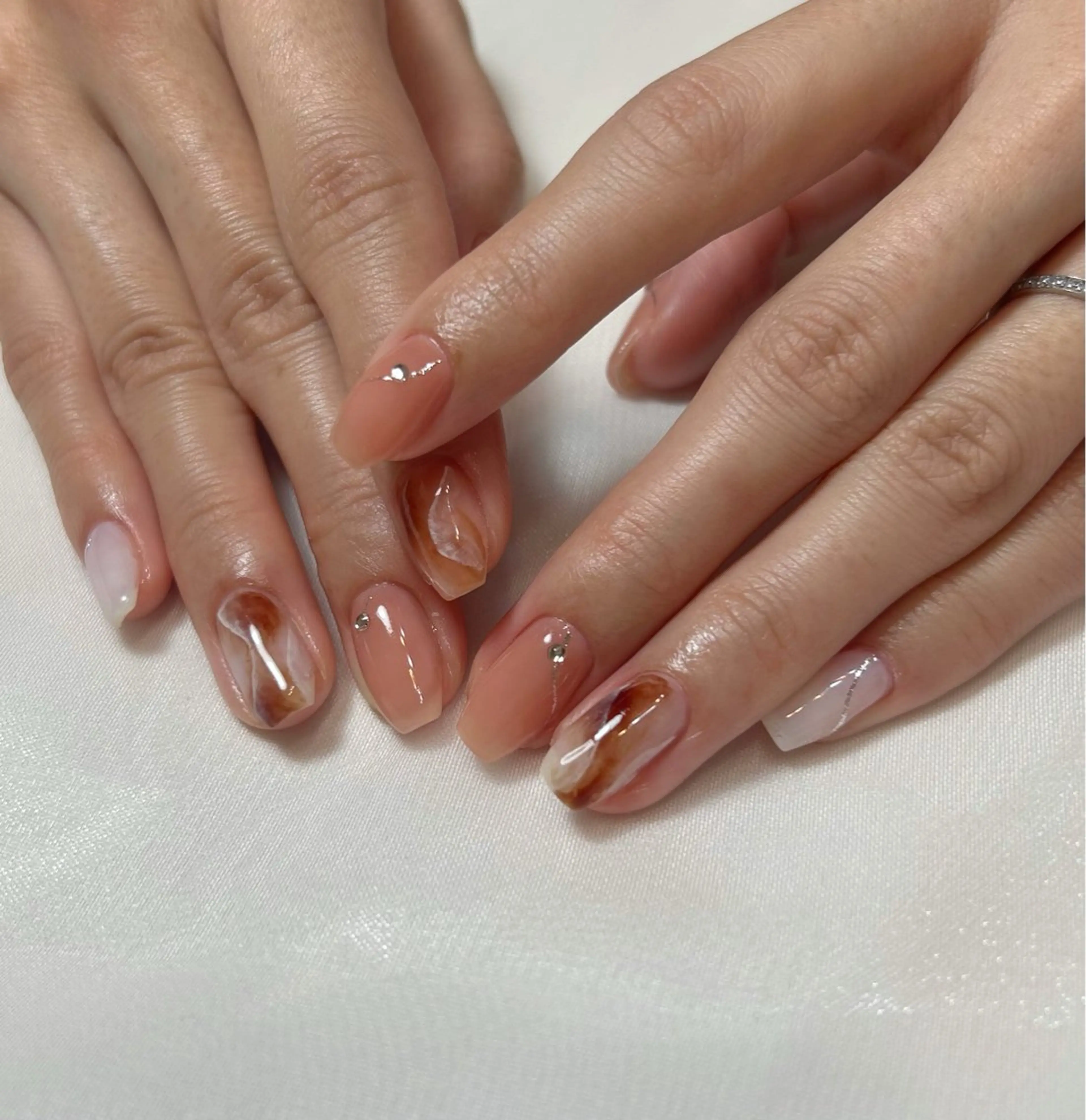 ネイル 持ち込み ニュアンスネイル nico +所属・nico + 鷲野のネイルデザイン