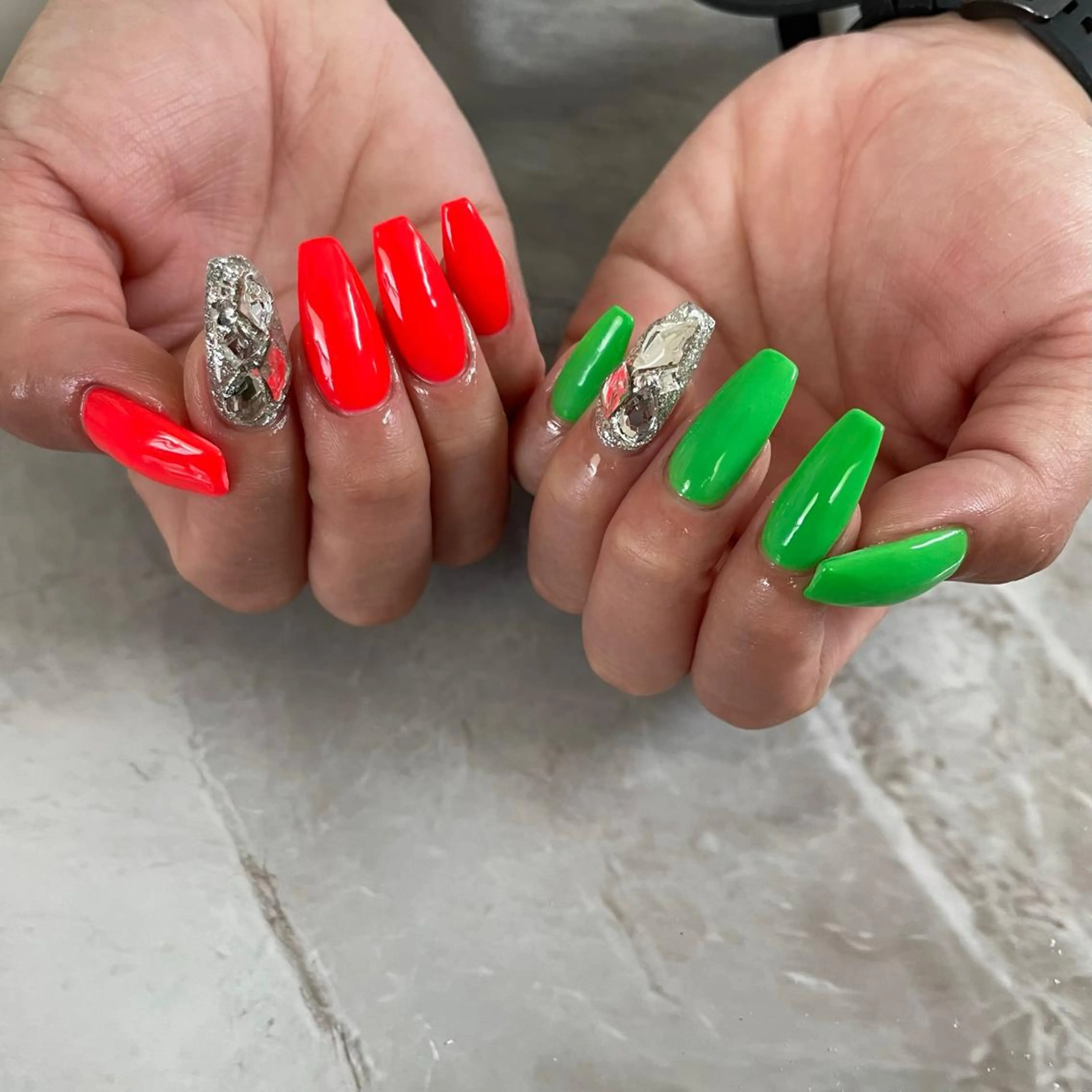 ネイル フットネイル グラデーション ミラーネイル ニュアンスネイル 夏ネイル ハンドネイル upala Mayukoのネイルデザイン