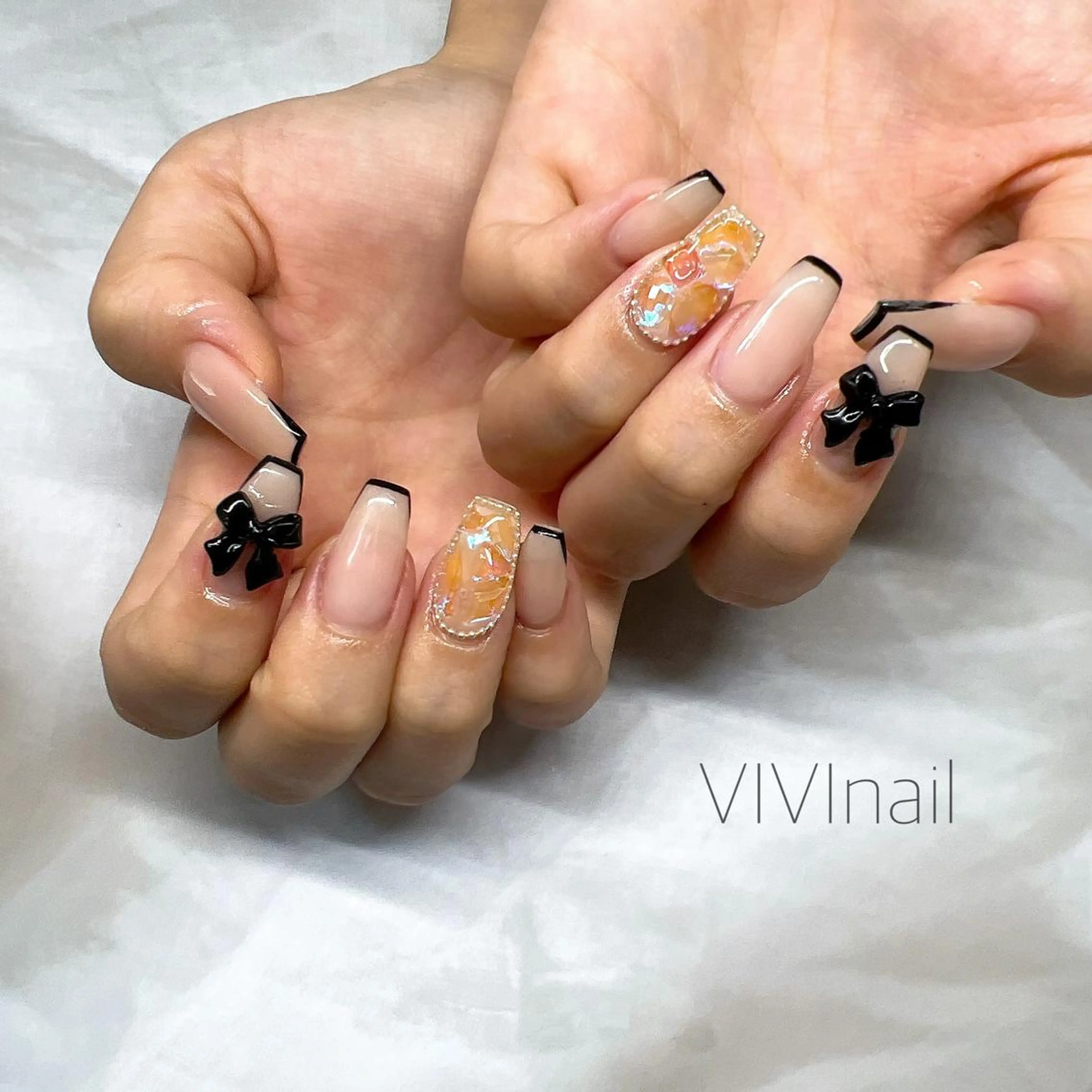 ネイル オーロラネイル フレンチネイル ハンドネイル vivi nailのネイルデザイン