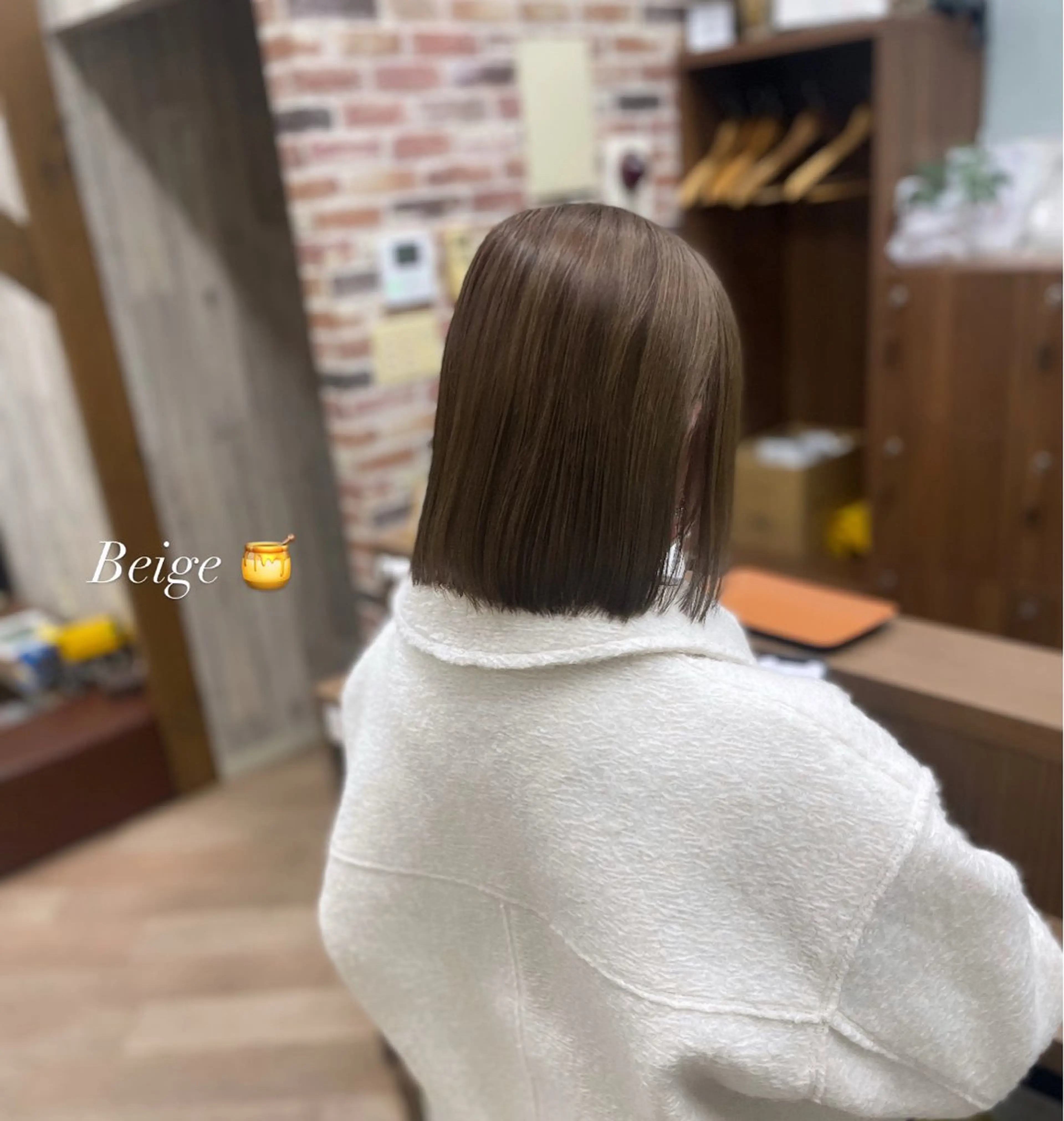 ミディアム カラー ベージュカラー シミズ カエデ🍁のヘアスタイル
