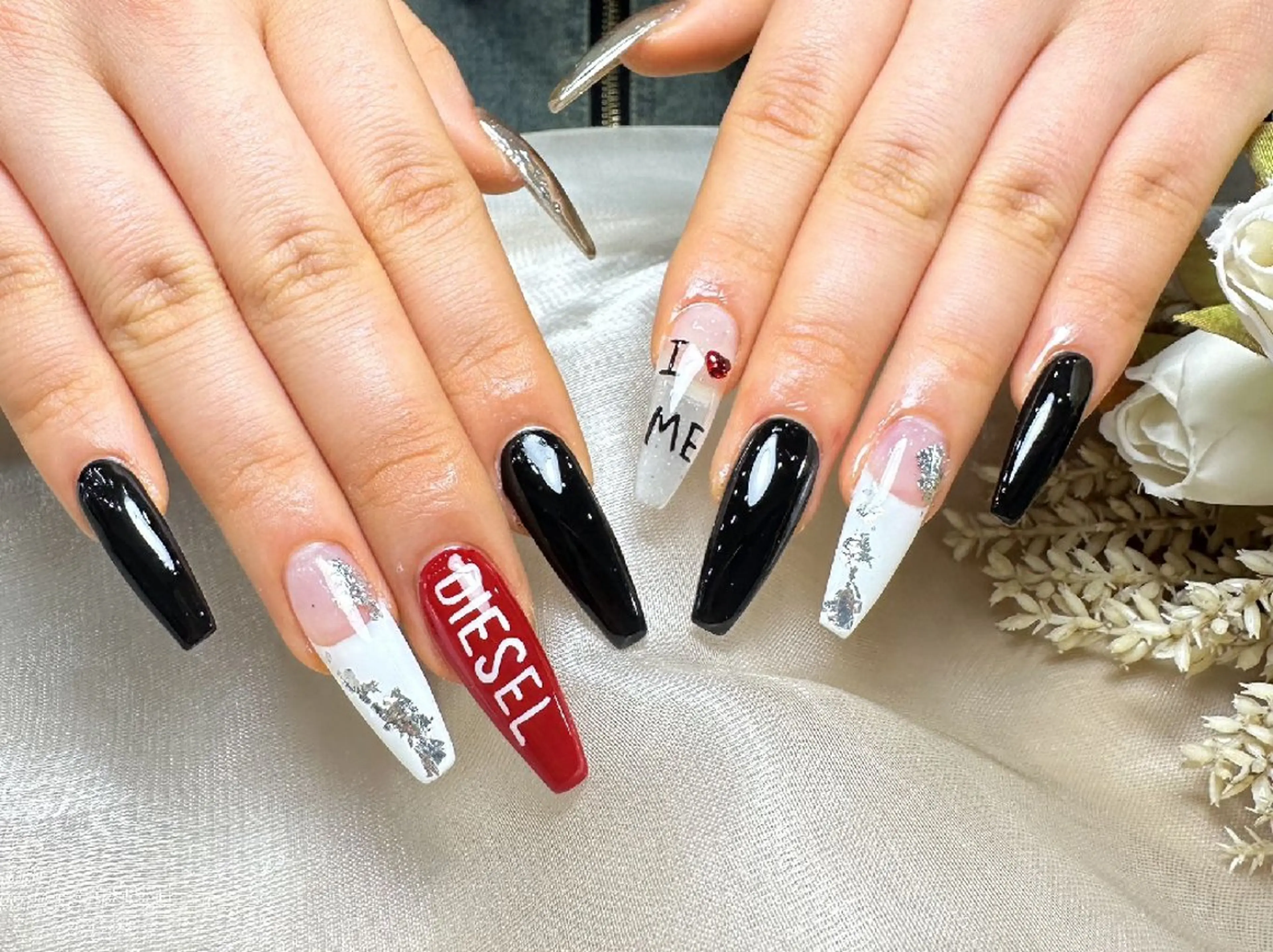 ネイル アートネイル フラワーネイル フットネイル ジェルネイル キラキラネイル ハンドネイル UM Nail Salonのネイルデザイン