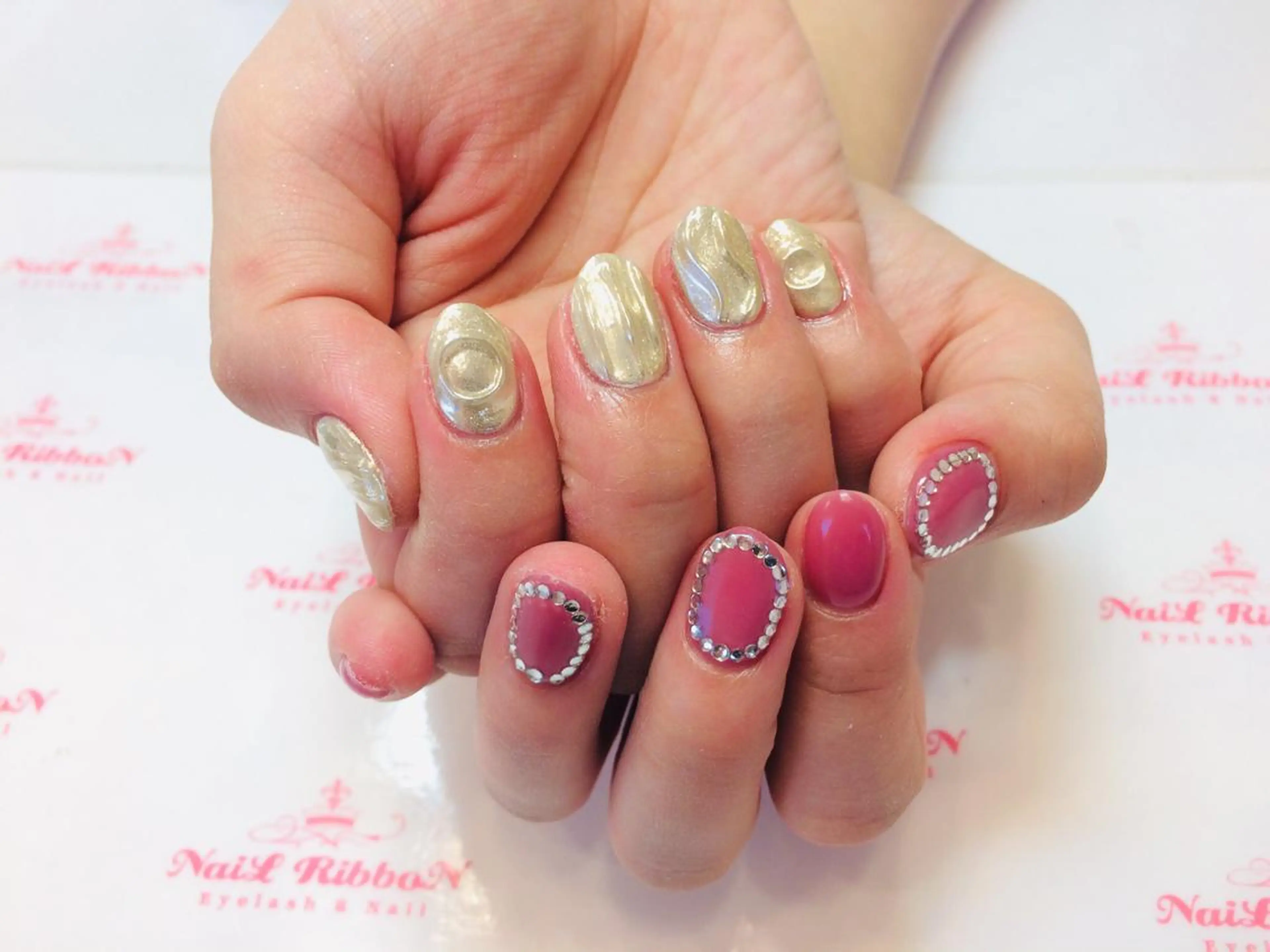 ネイル ネイルリボン 受付スタッフのネイルデザイン