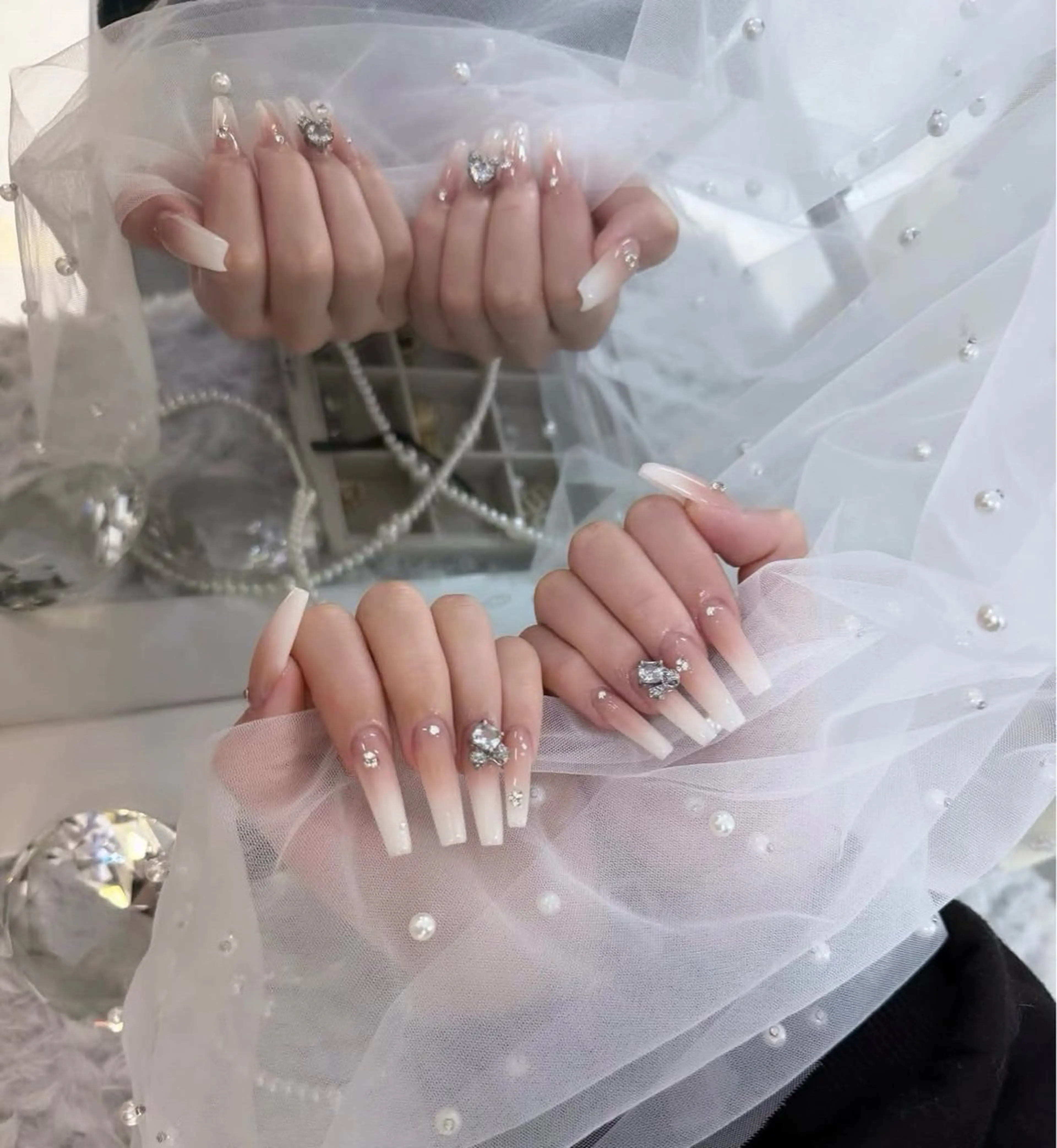 ネイル フットネイル ジェルネイル キラキラネイル 韓国ネイル マグネットネイル ハンドネイル TIDY .のネイルデザイン