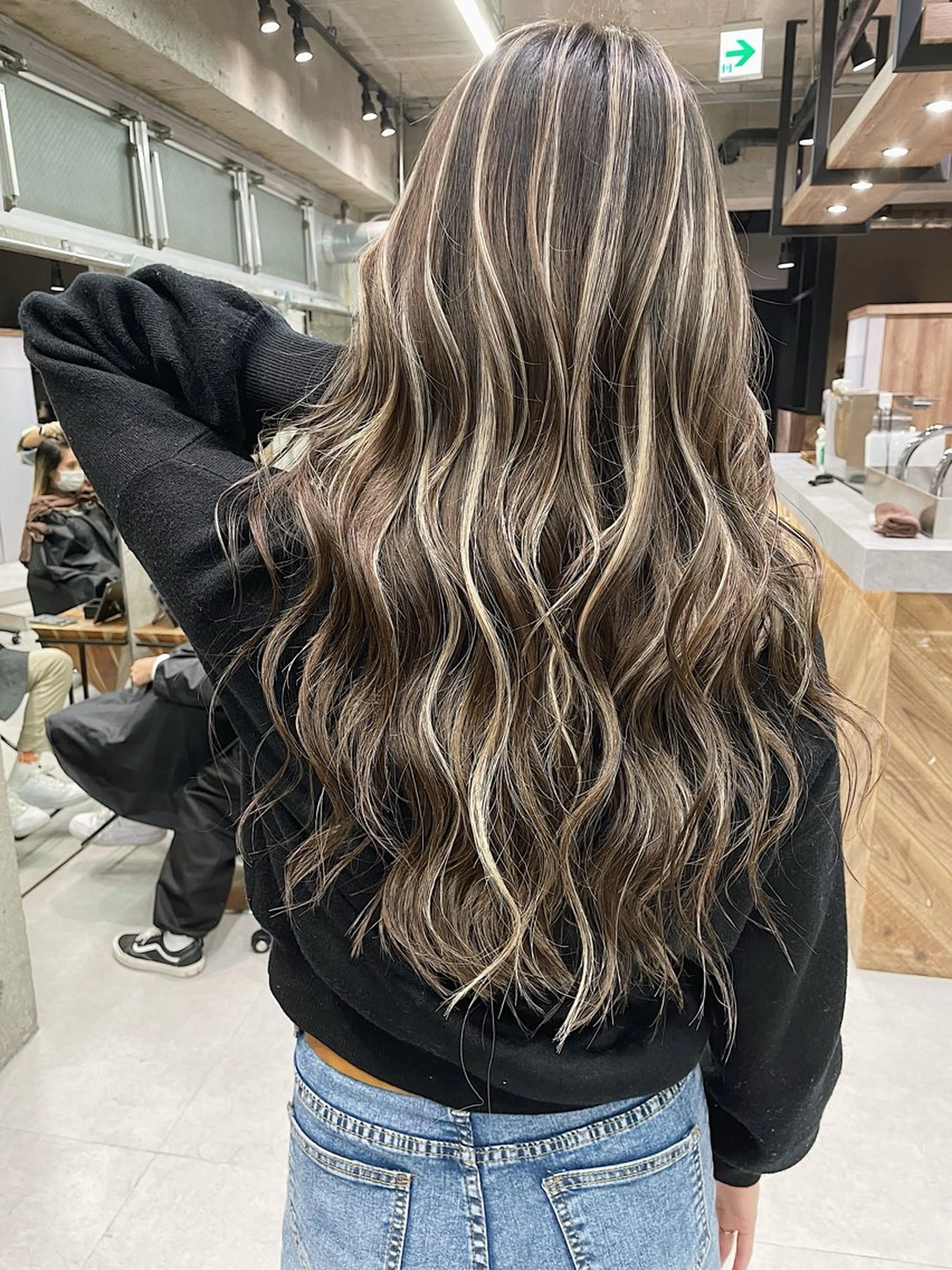 ロング ハイライト 🫧ハイライトカラー 🫧 𝓜𝓘𝓤のヘアスタイル