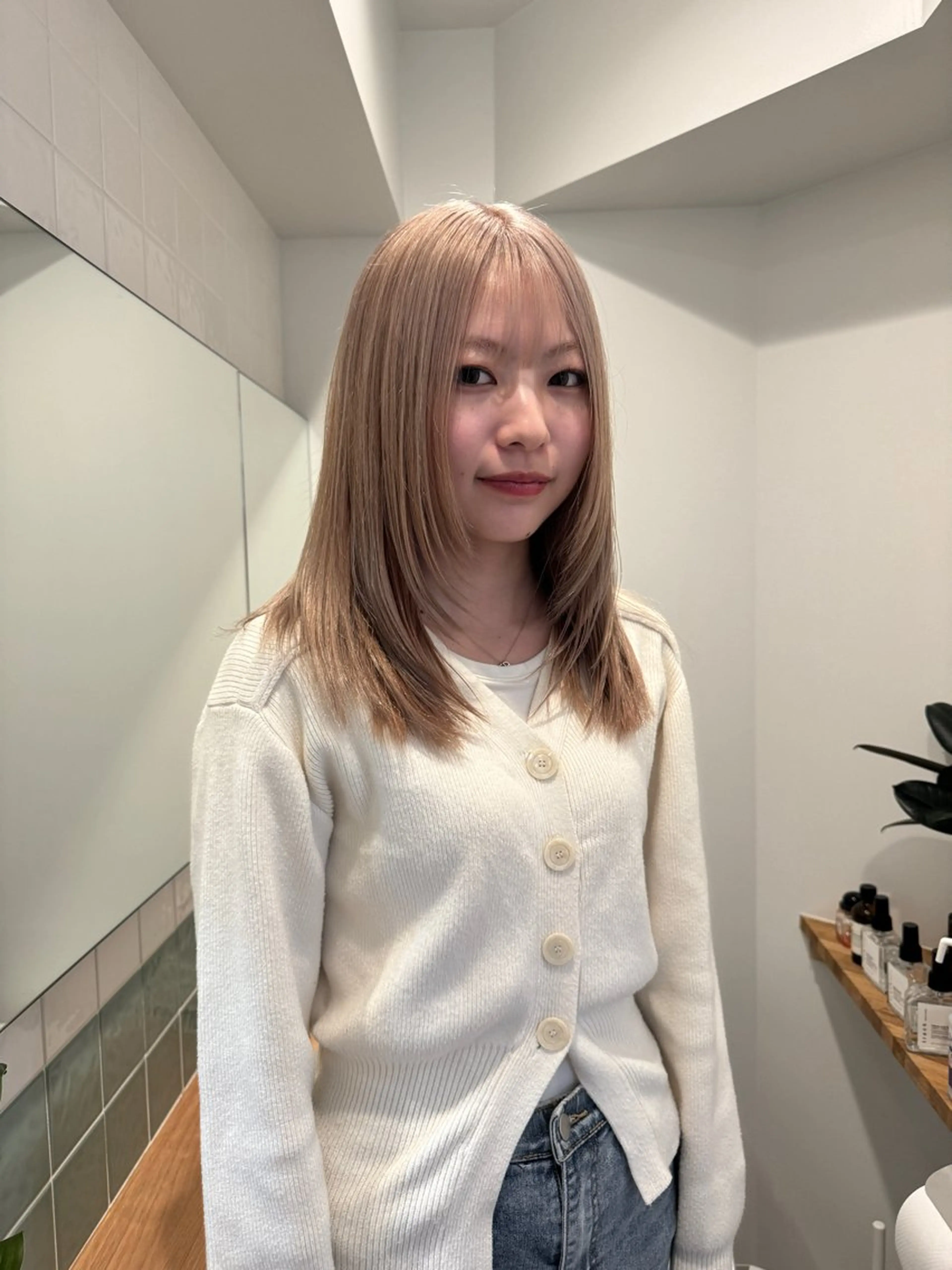 セミロング カラー 切りっぱなしボブ レイヤー/縮毛矯正のヘアスタイル