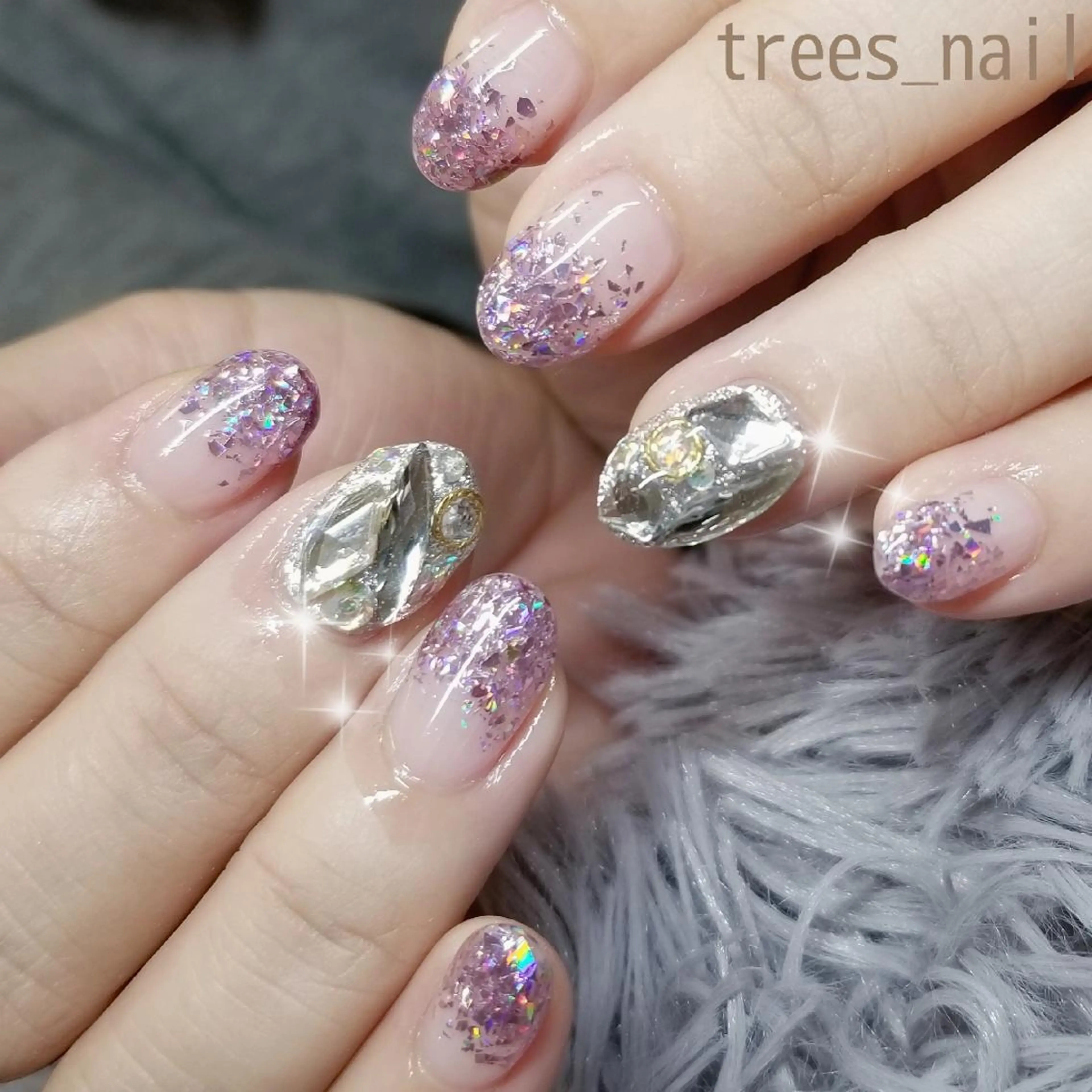 ネイル グラデーション ラメ(グリッター) ラメグラデーション ストーンネイル ハンドネイル フットネイル trees_ nailのネイルデザイン