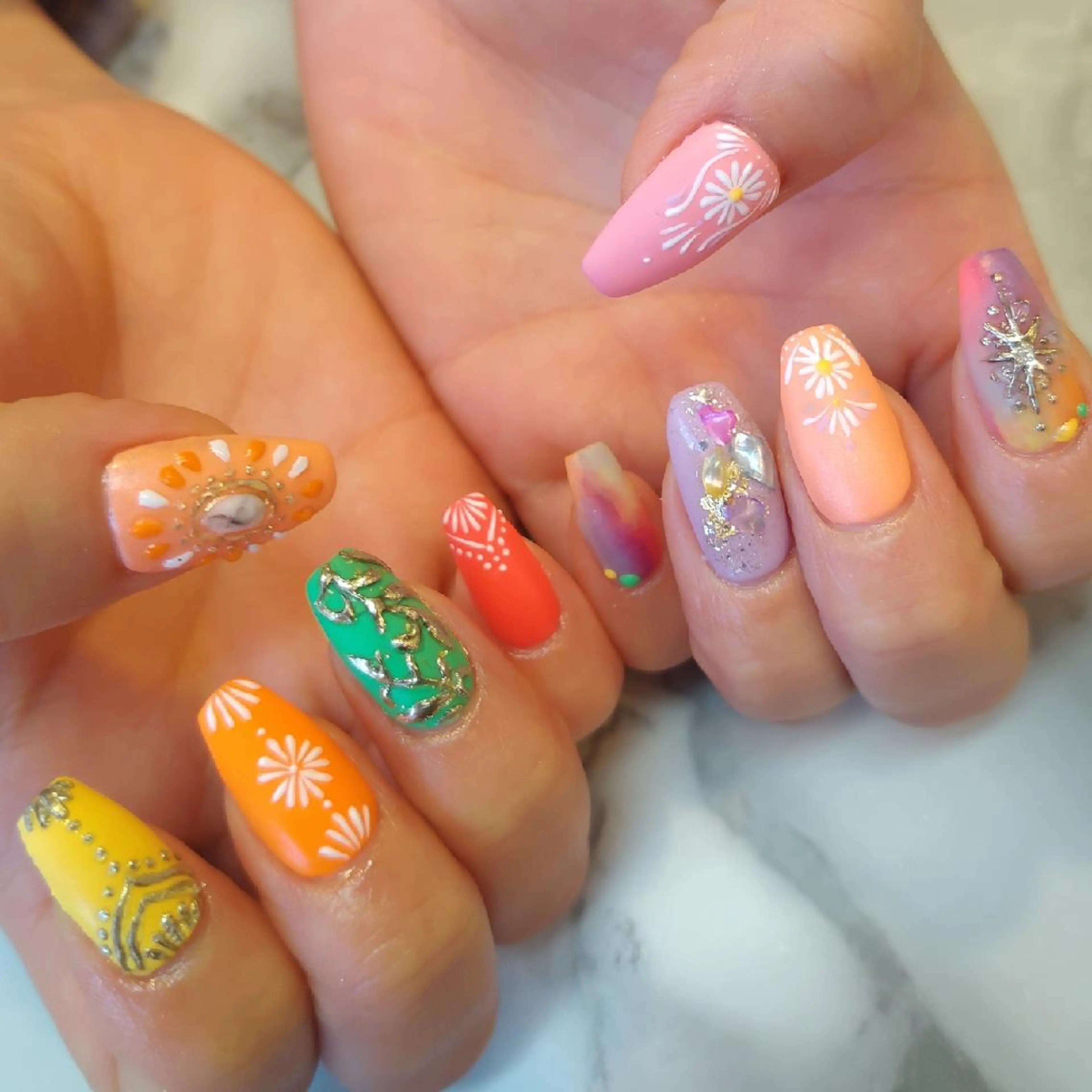 ネイル 持ち込み ジェヌインネイル 河内のネイルデザイン