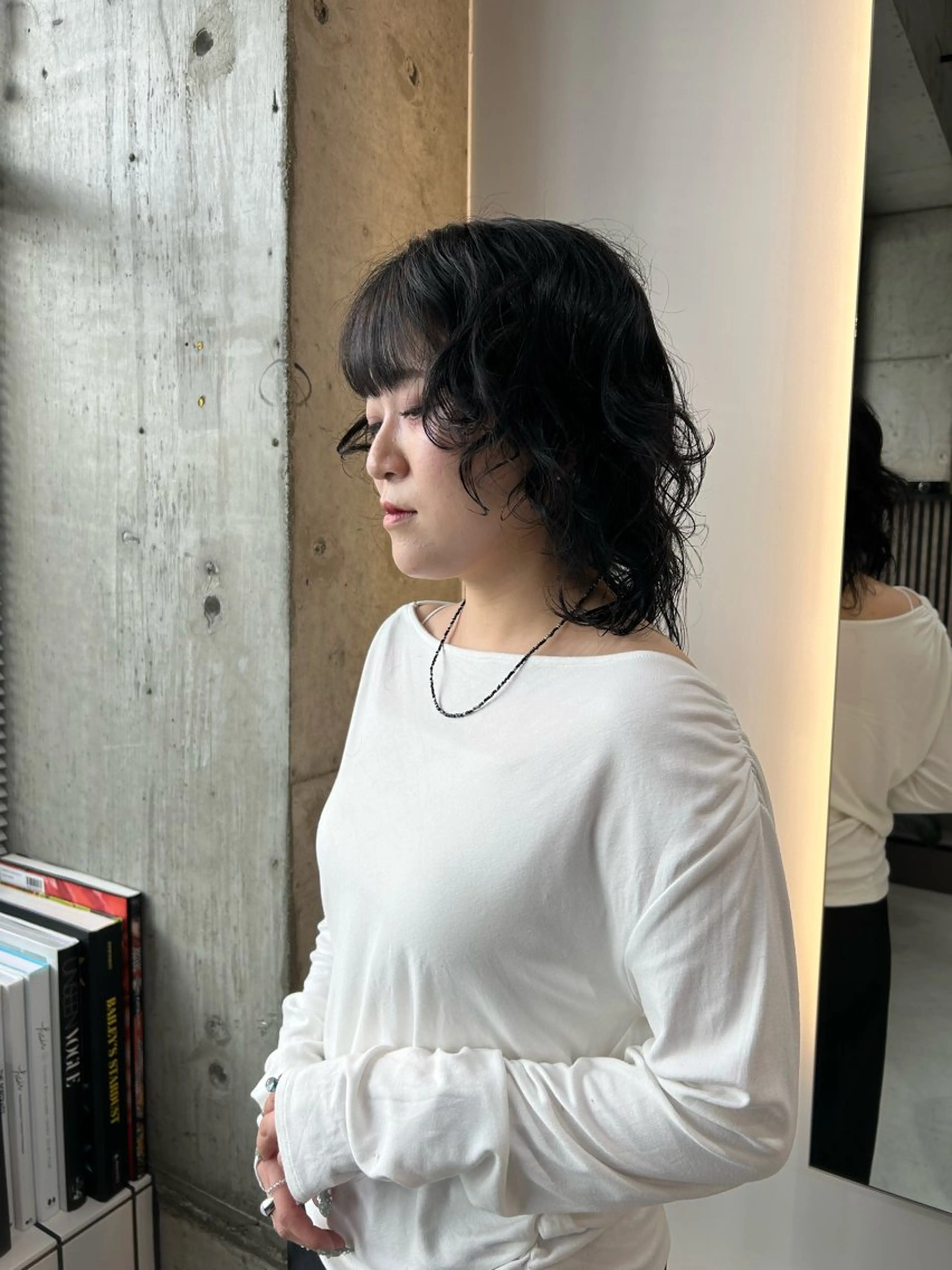 ミディアム パーマ ミディアムパーマ レイヤーカット カット パーマ Nece所属・鈴木 よつはのヘアスタイル