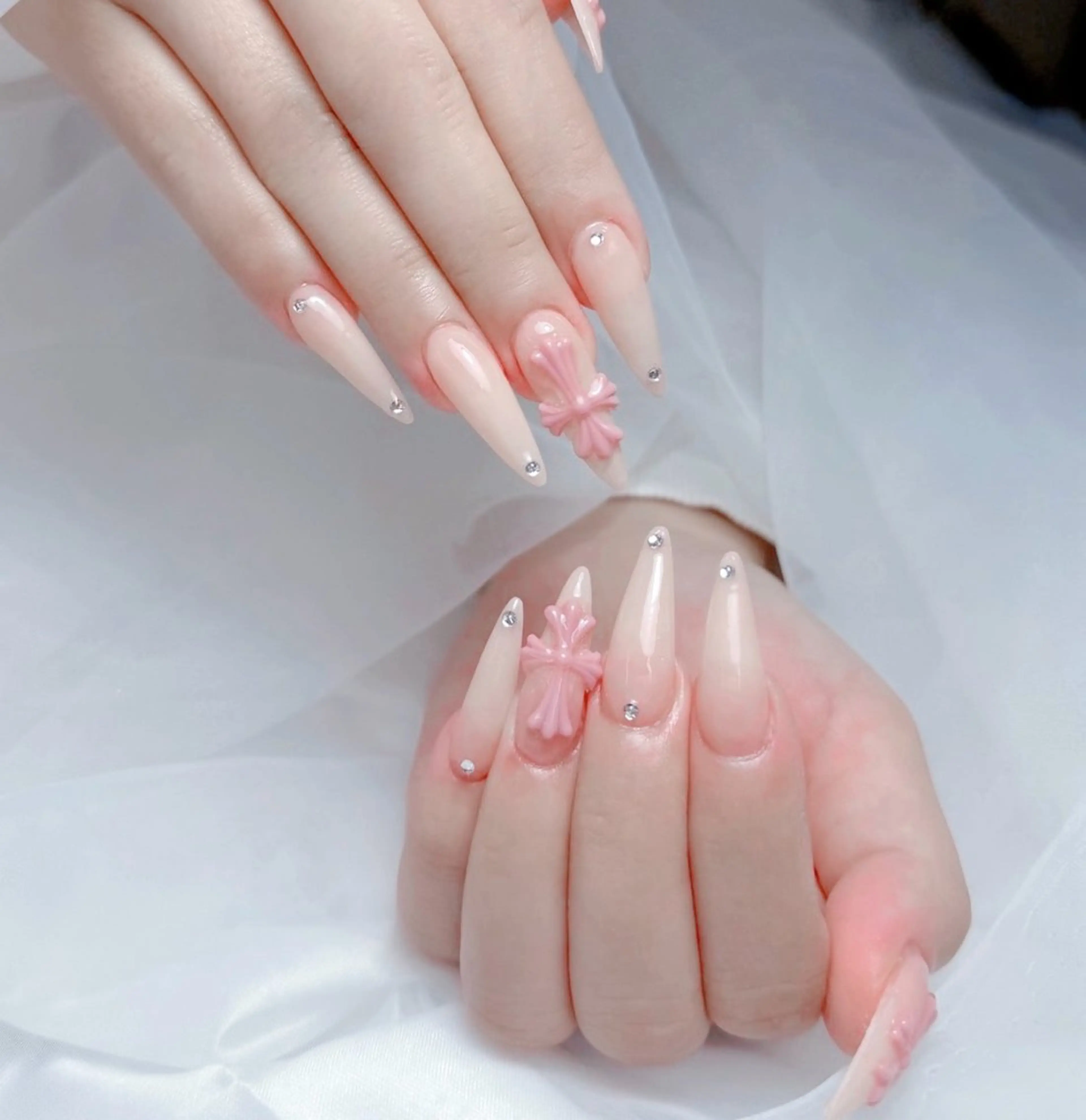 ネイル オーロラネイル ブラウン フラッシュネイル フラワーネイル ハート ハンドネイル Rin Nail 新大久保店のネイルデザイン